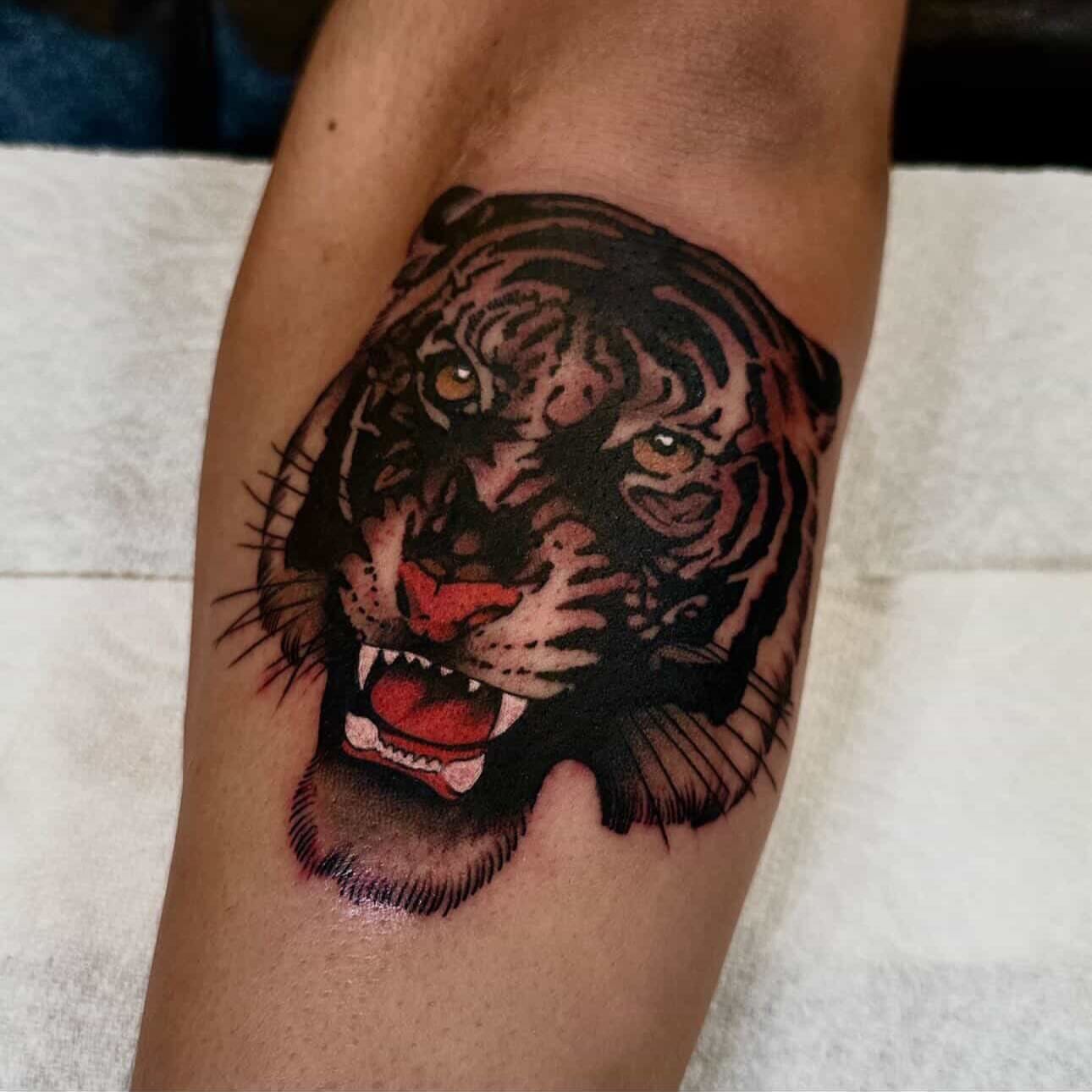 Tattoo by @samavitia — realism