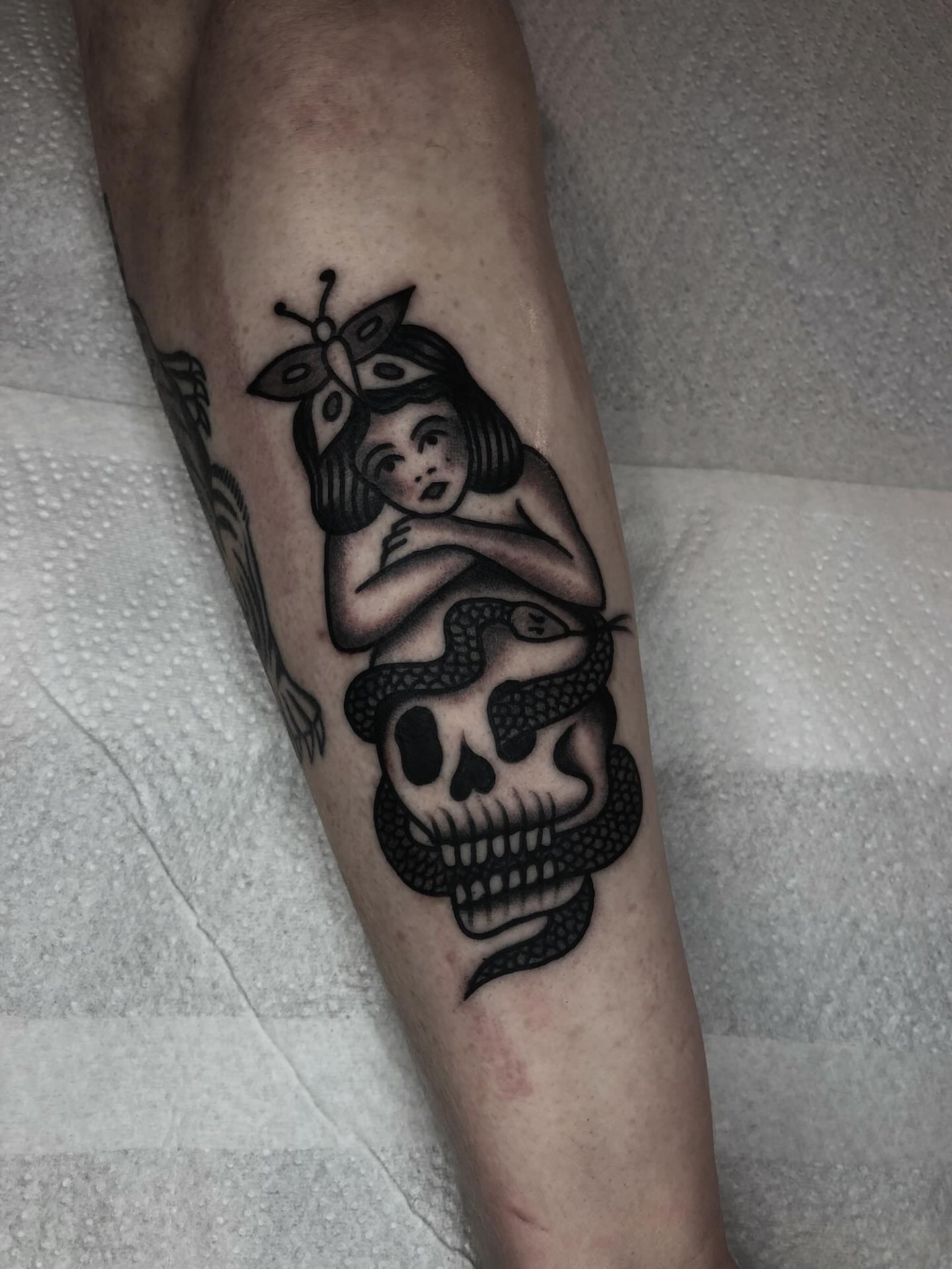 Tattoo by @ezzybones — black_and_grey