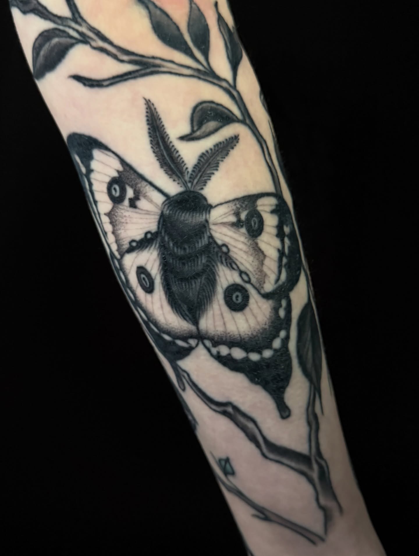 Tattoo by @etzeltattoo — black_and_grey