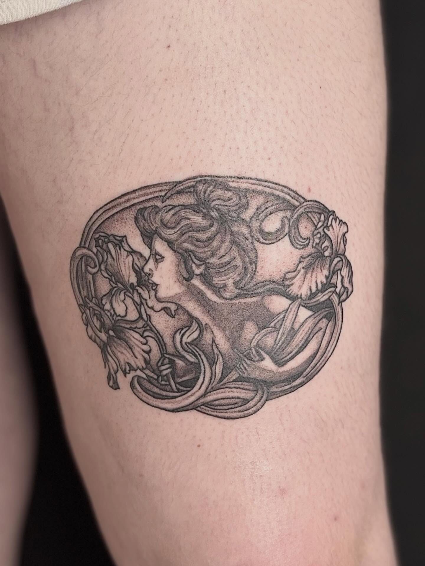 Woman with flowers ornamental tattoo on the thigh by Erica McCullough
