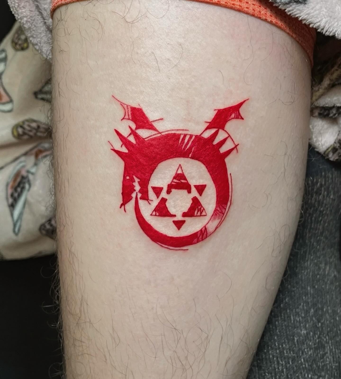 Circle with triangles geometric tattoo on the forearm by 𝚃𝙰𝚃𝚃𝙾𝙾 𝙰𝚁𝚃𝙸𝚂𝚃, Charlotte, North Carolina