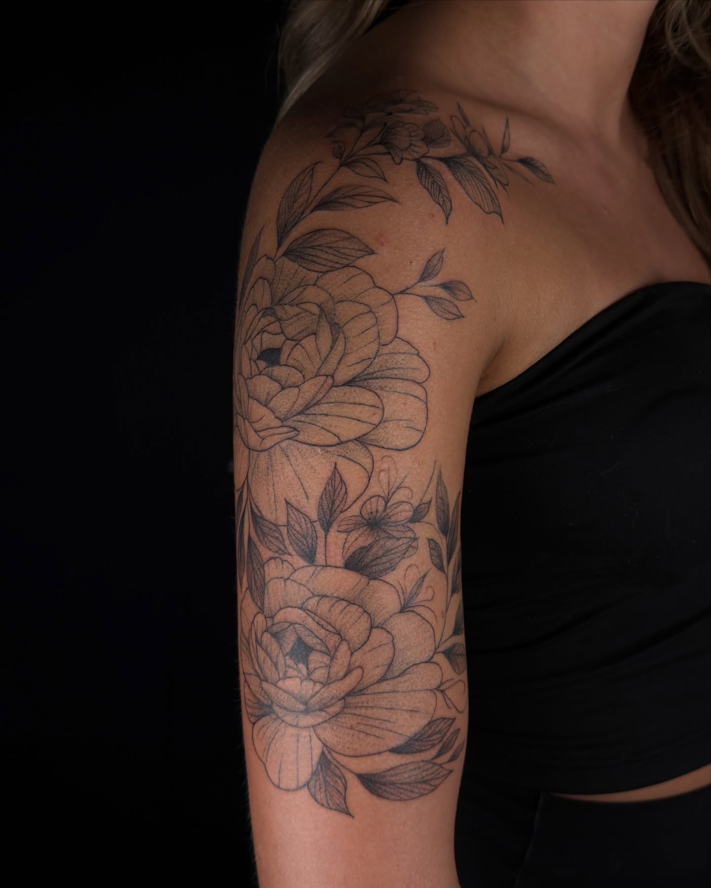 Floral bouquet black and grey tattoo on the upper arm by ollie b ⋆⟡⋆, Dayton, Ohio