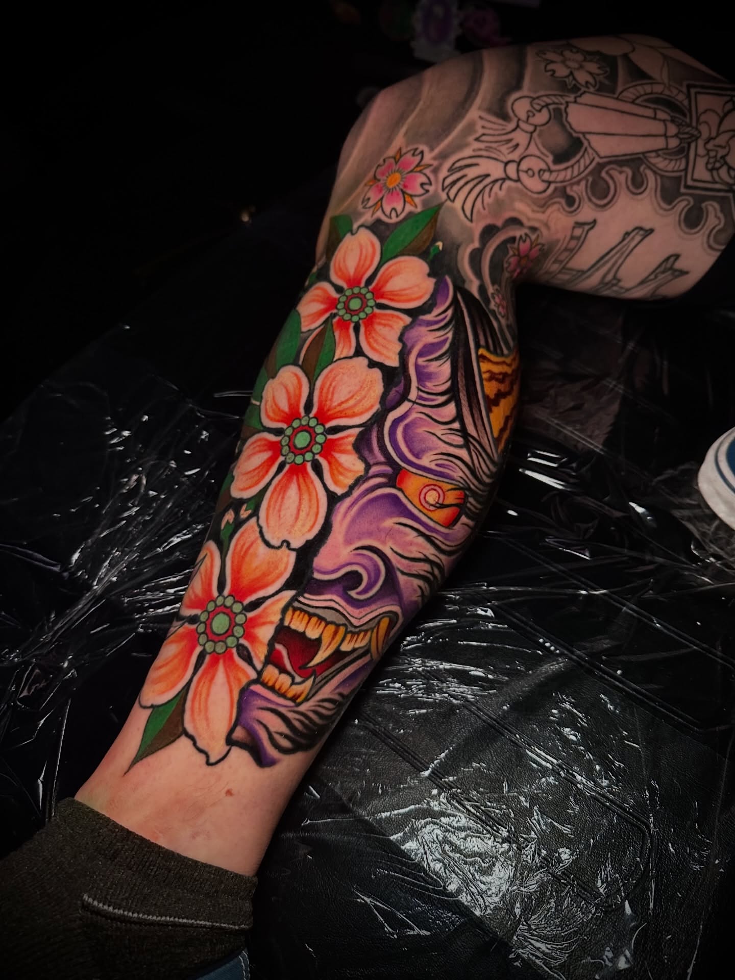 Tattoo by @cholo_supremetattoos โ american_traditional, dotwork