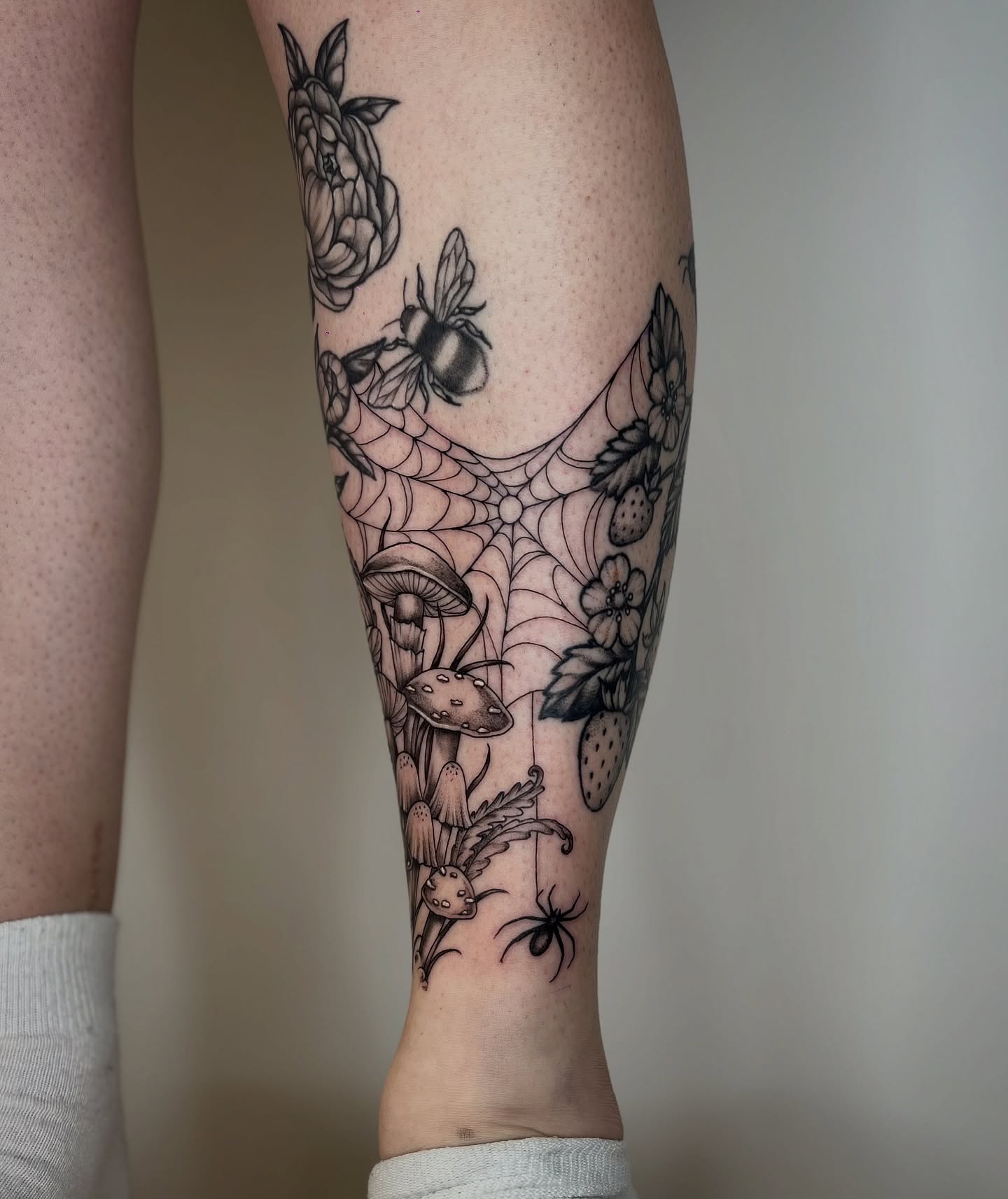 Tattoo by @leneya__valenti β black_and_grey