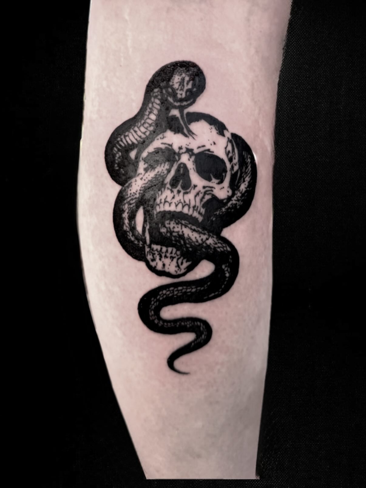 Tattoo by @boniaart — black_and_grey
