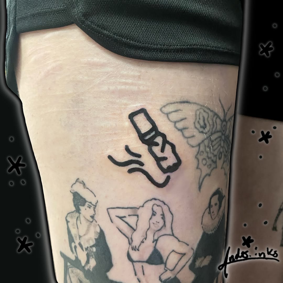 Lipstick and waves tattoo on the thigh by ande