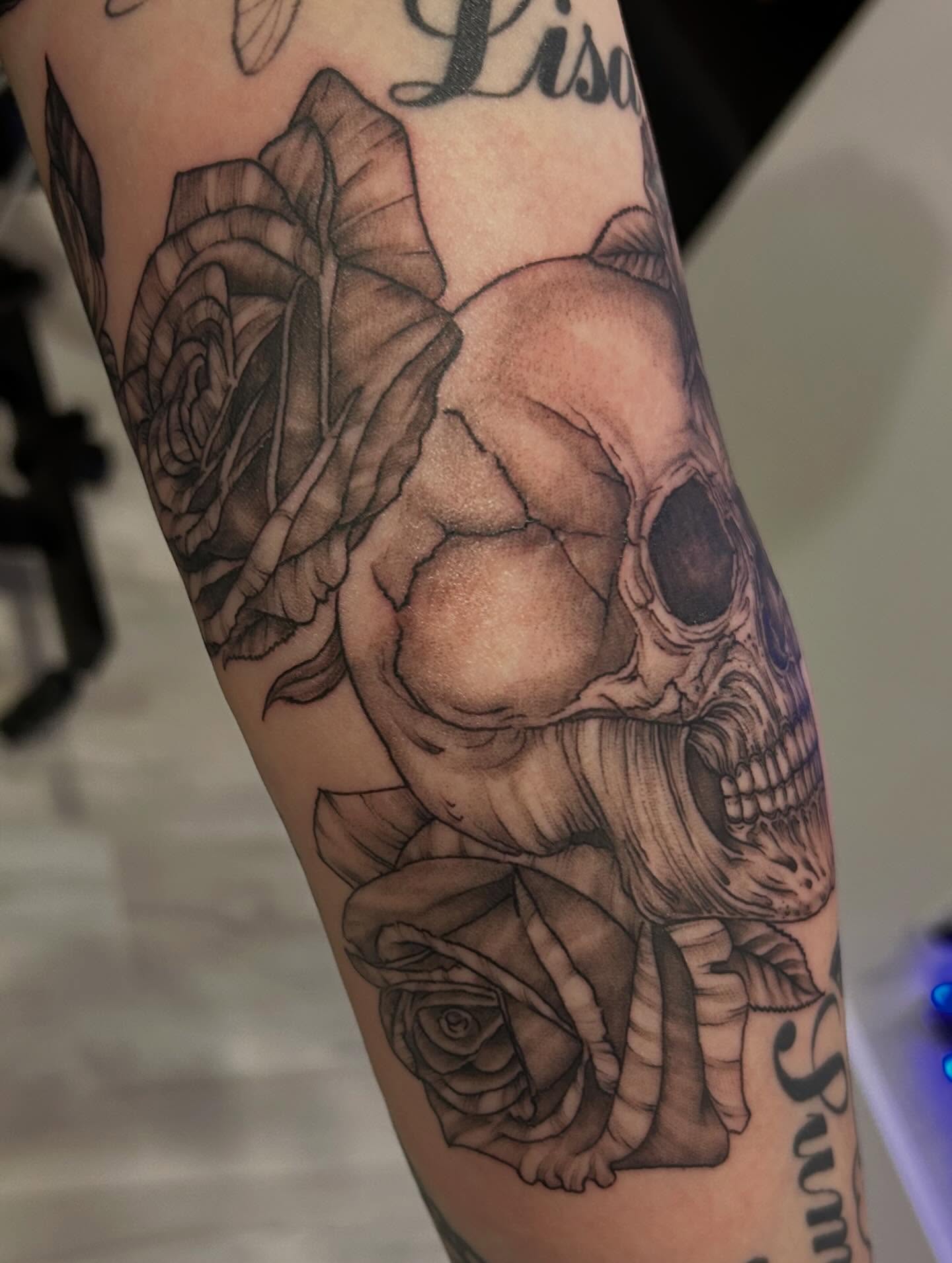 Skull and roses realism tattoo on the forearm by Jbtattoo Artistry