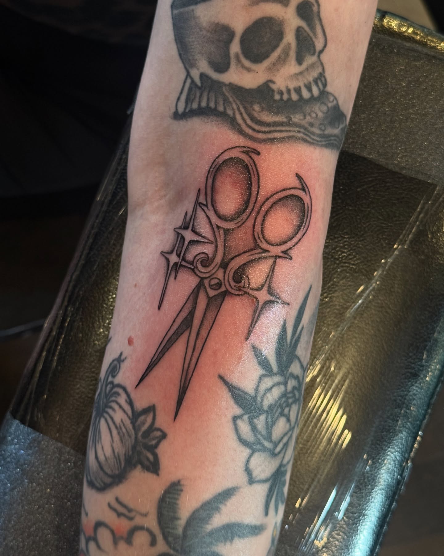 Tattoo by @lilcenzo — black_and_grey