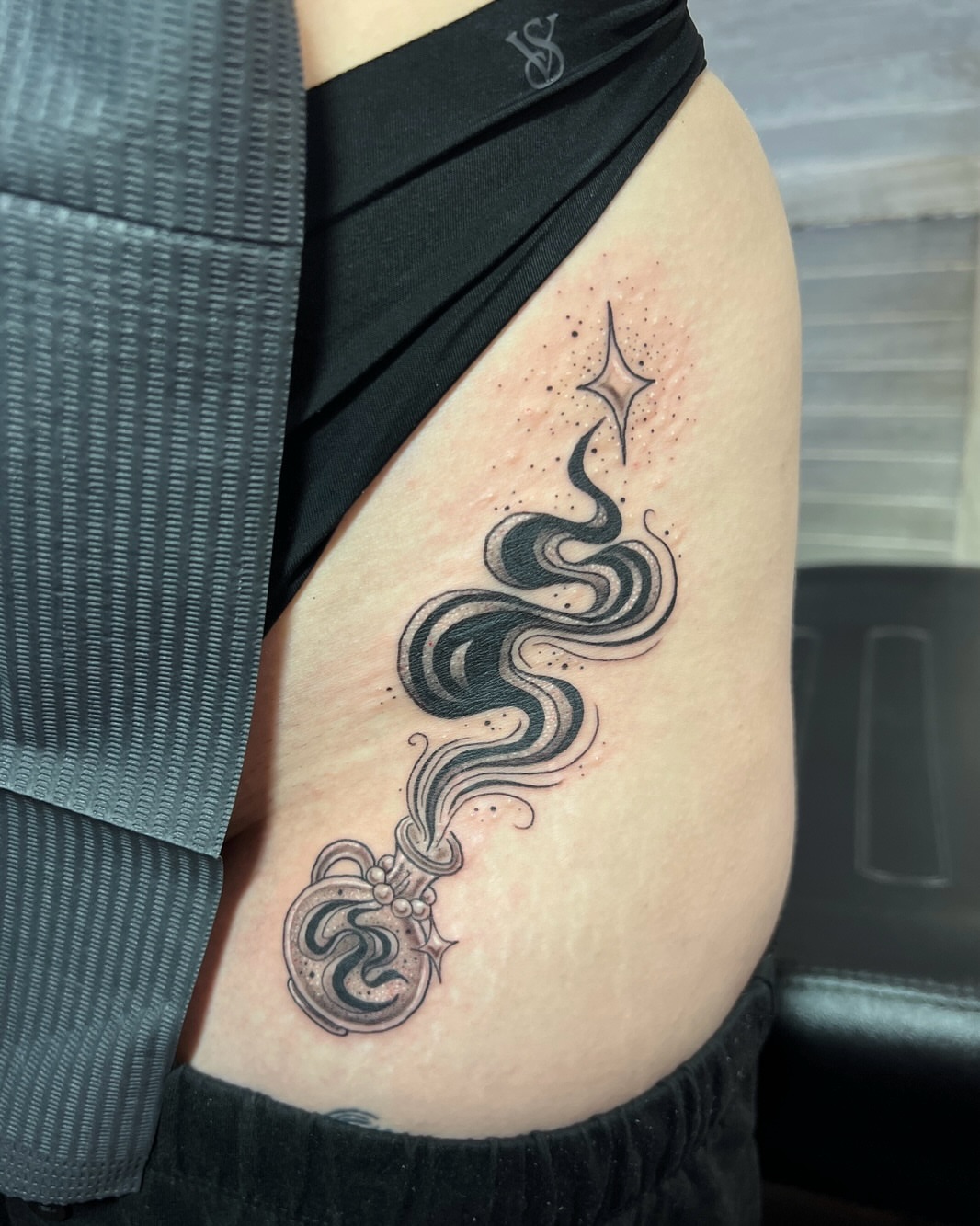 Serpent dotwork tattoo on the ribs by ๐๐ฒ๐ต๐ ๐๐ช๐พ๐ป๐ฒ๐ต๐ช ๐ฃ๐ช๐ฝ๐ฝ๐ธ๐ธ๐ผ