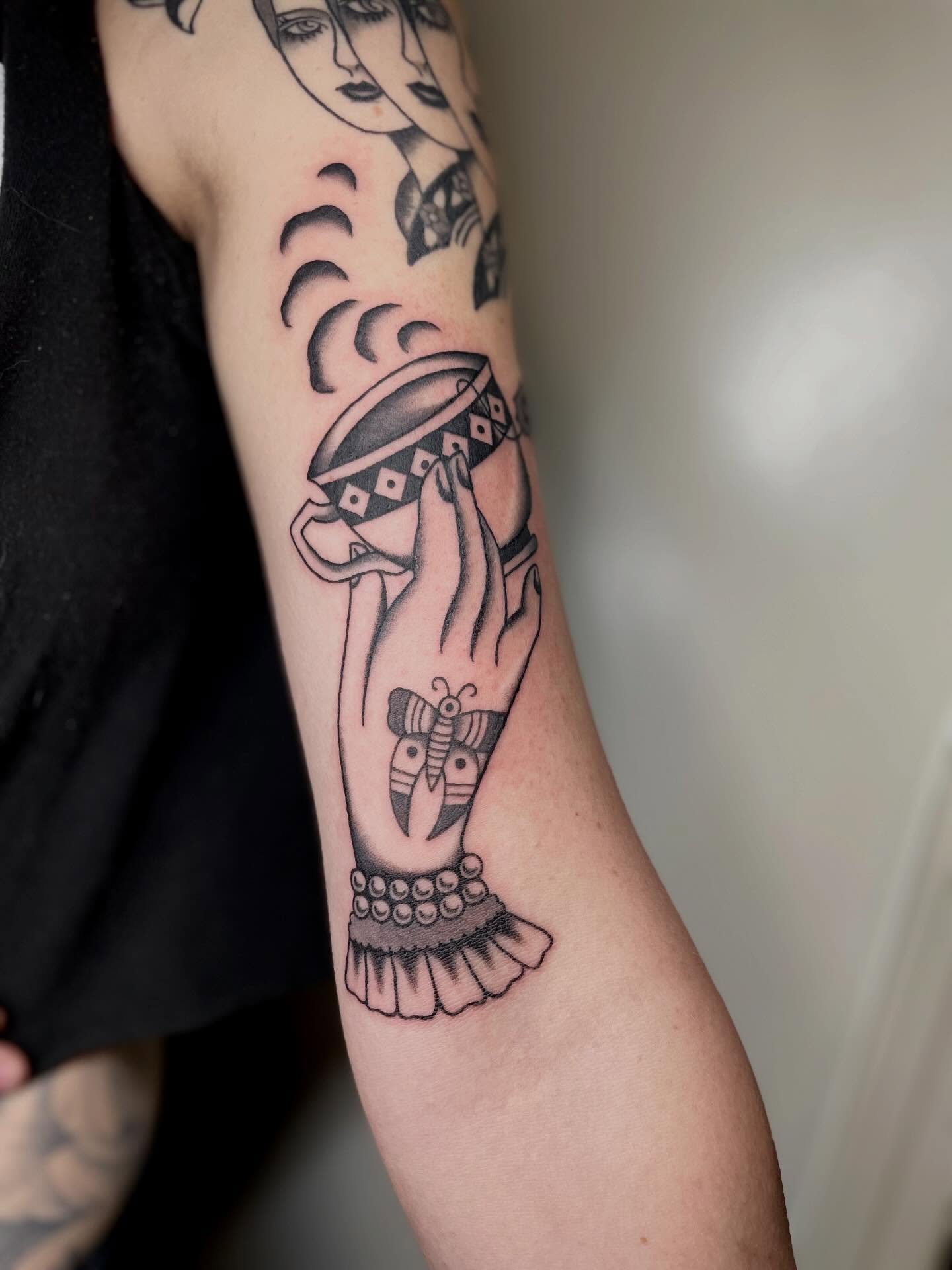 Tattoo by @toniaraye_tattoo — black_and_grey