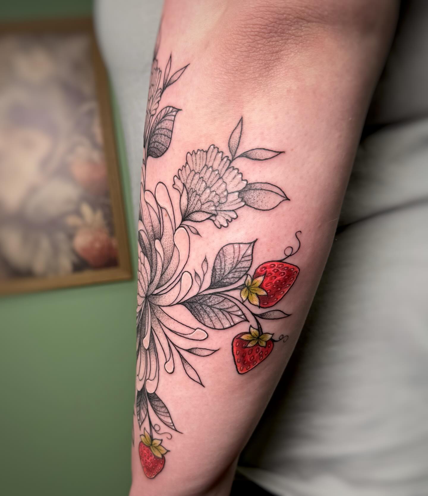 Strawberries and flowers dotwork tattoo on the forearm by 𓍊𓋼 Joana Diane Tattoos 𓋼𓍊