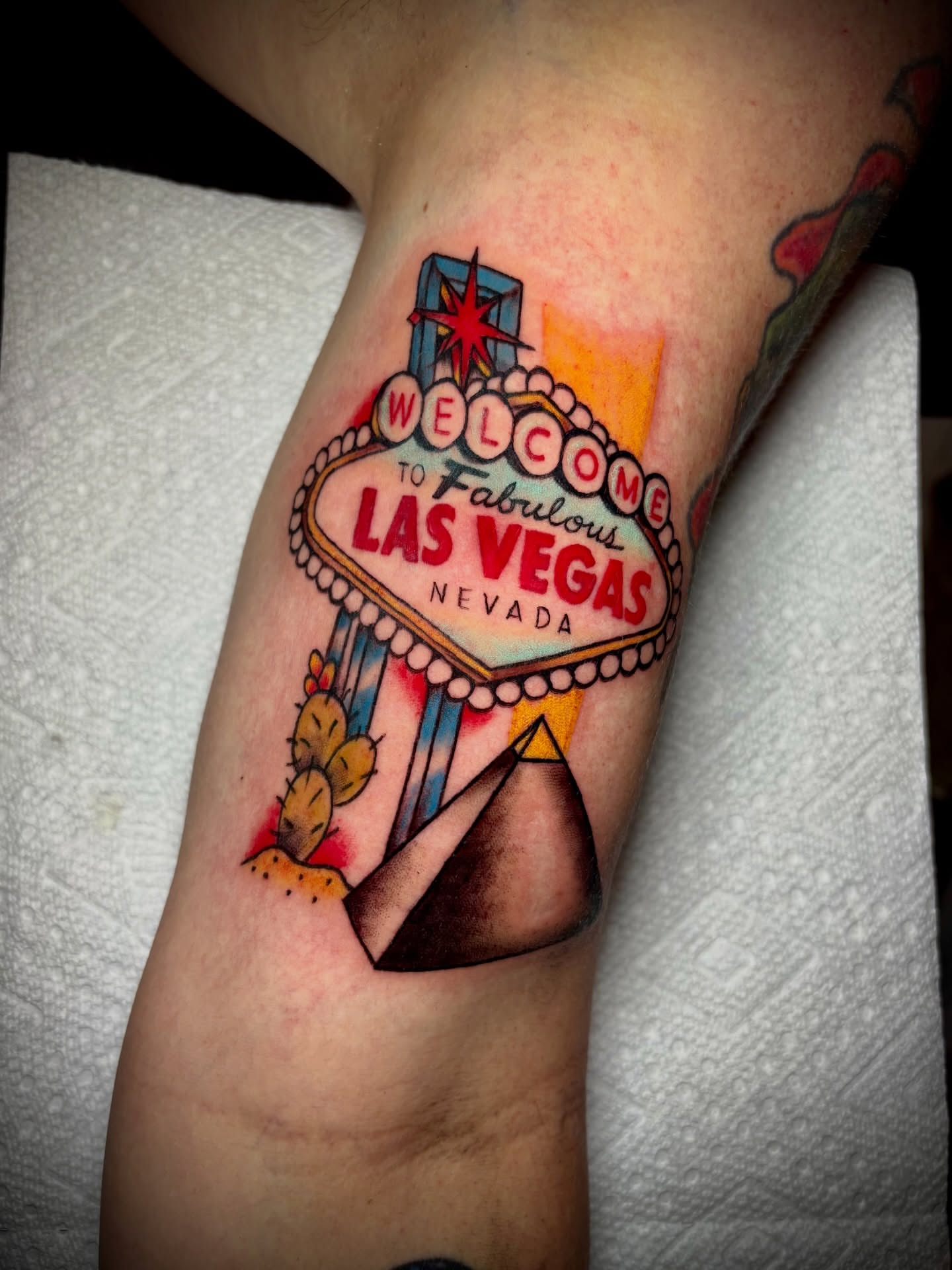 Tattoo by @_vanessa.ink_ β american_traditional