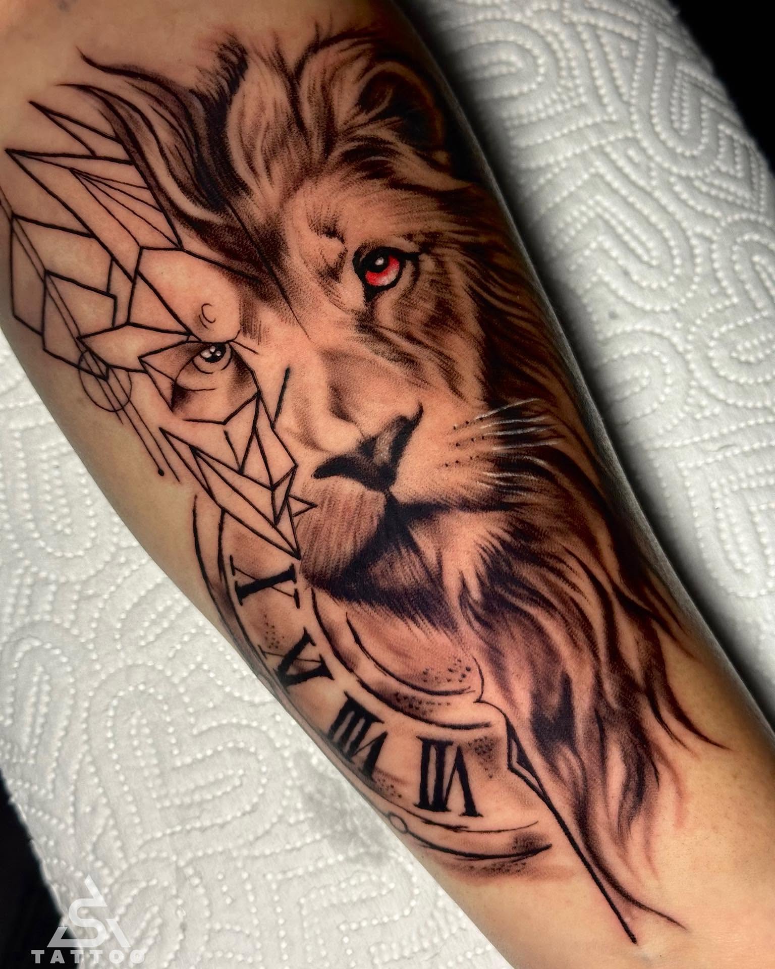 Lion realism tattoo on the forearm by Stephen Degracia
