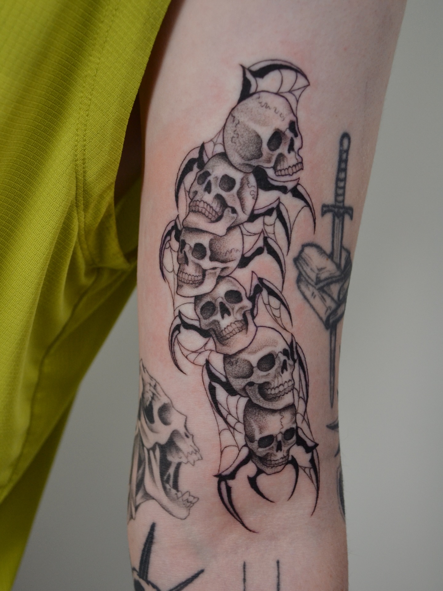 Tattoo by @vulgarviolets — black_and_grey