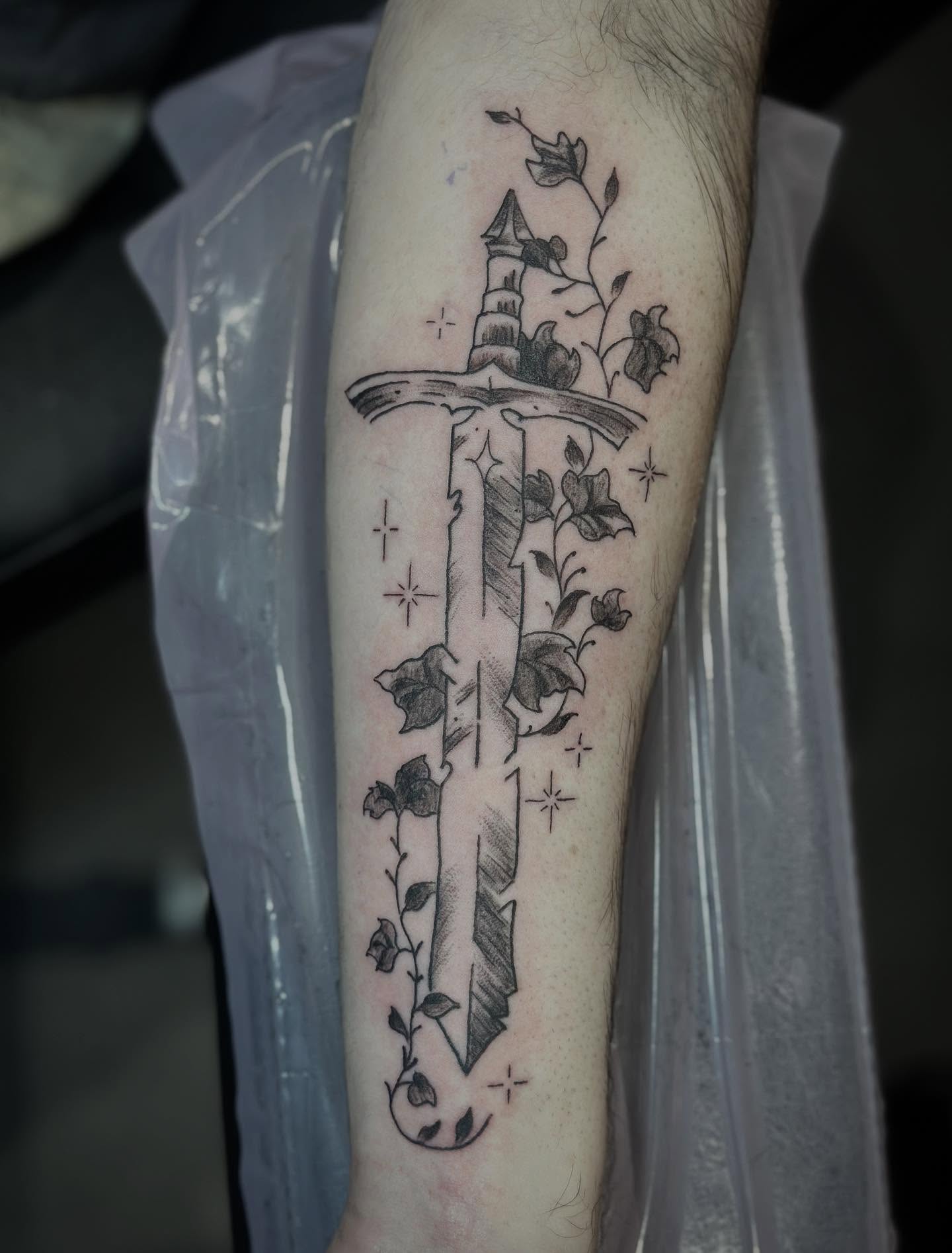 Tattoo by @jewelstattoos_ — black_and_grey
