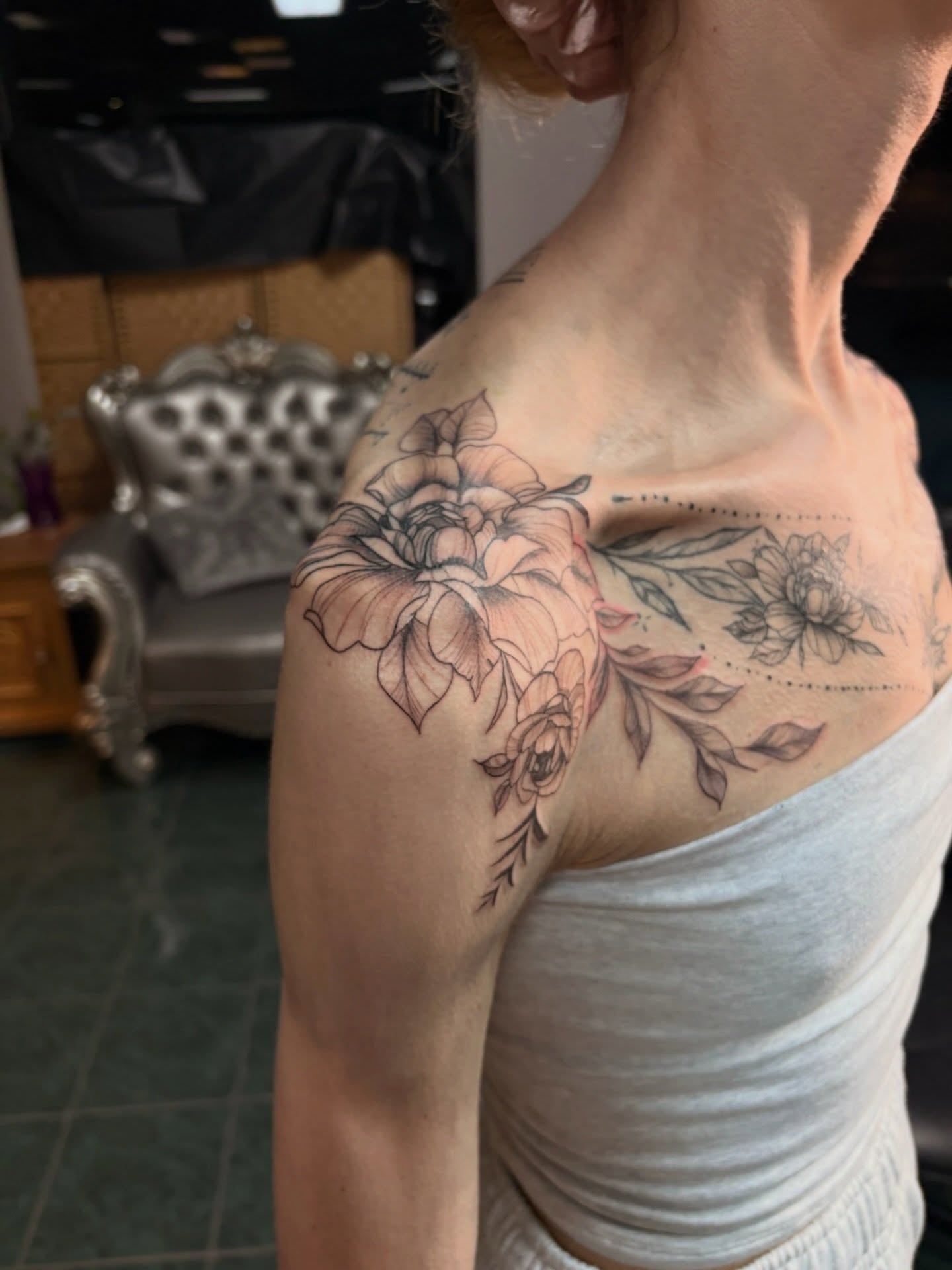 Floral black and grey tattoo on the shoulder by tati 🇬🇺🇵🇭