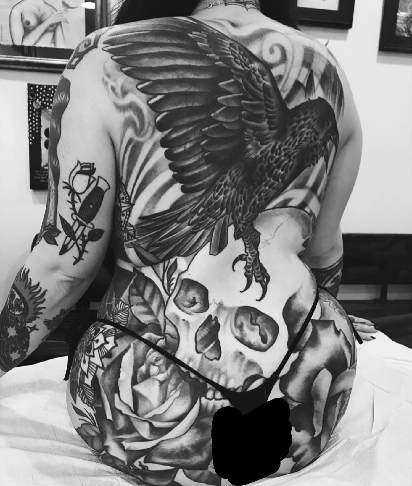 Crow and skull realism tattoo on the back by Annie Mess