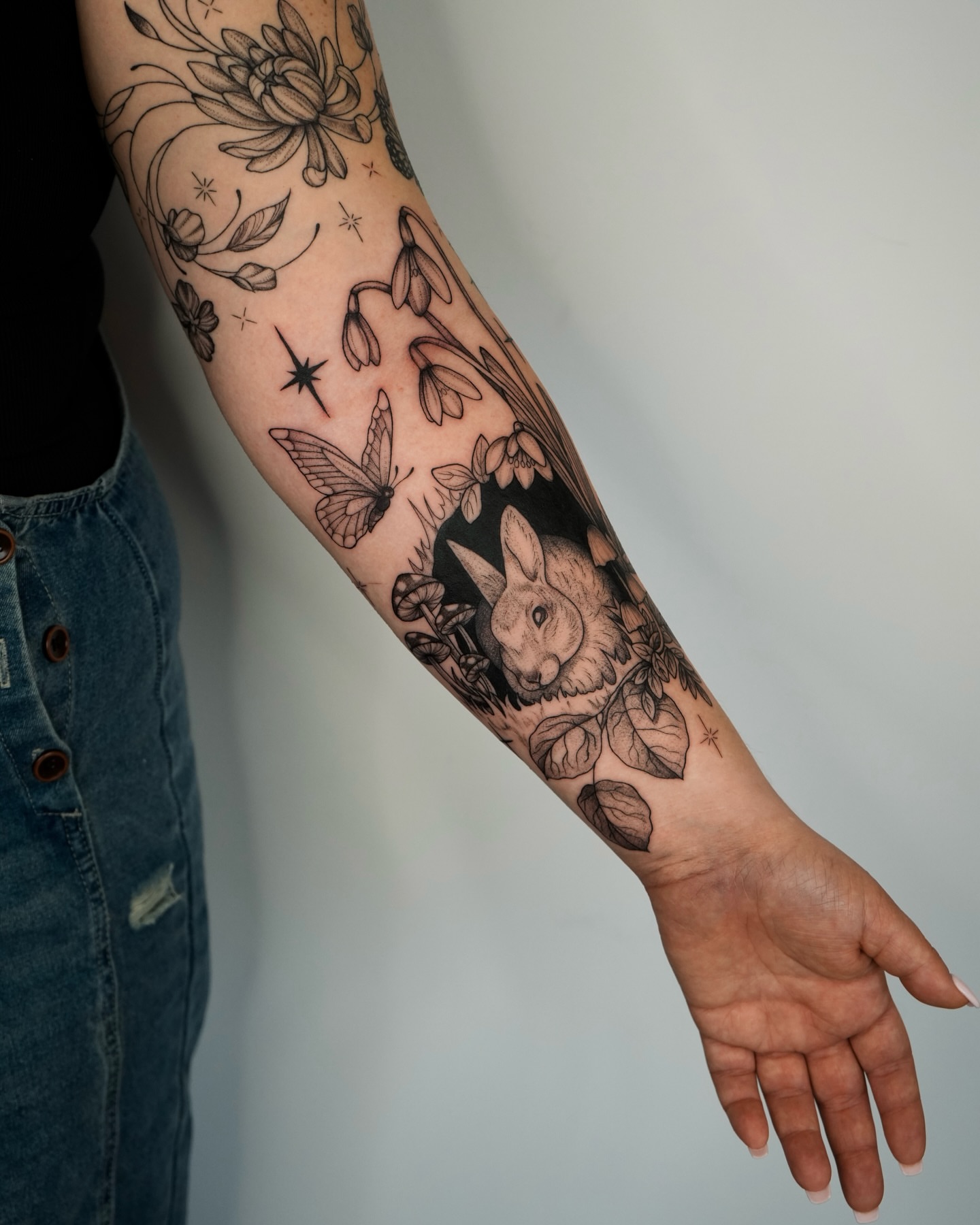 Tattoo by @mikaylasuetattoo — black_and_grey, realism