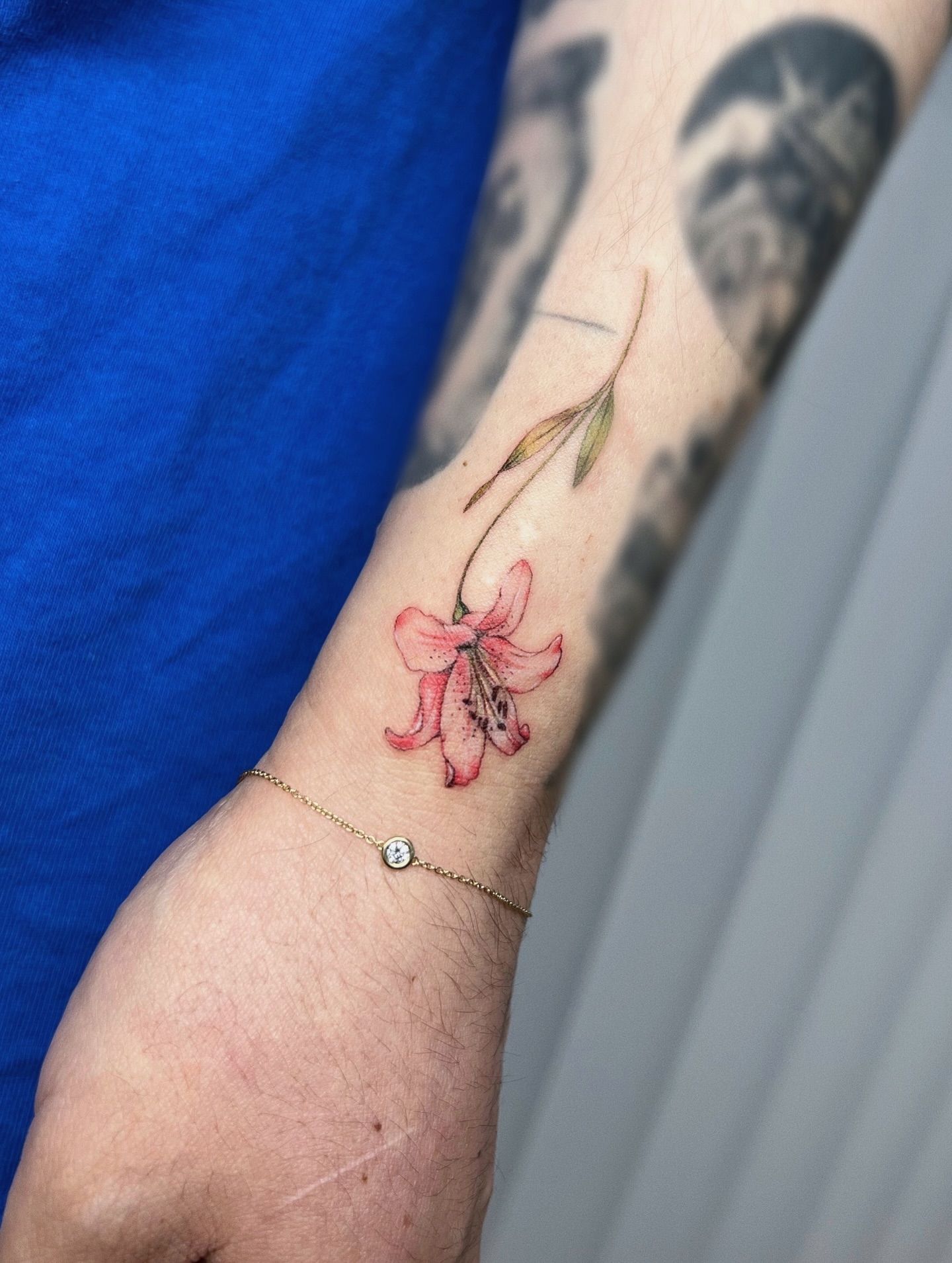 Lily watercolor tattoo on the forearm by Soy 🫛