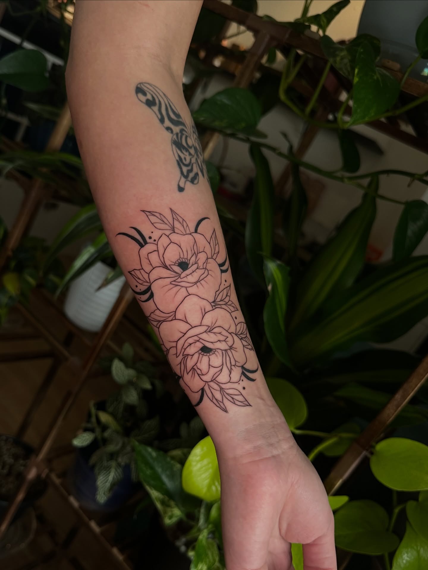 Flowers black and grey tattoo on the forearm by Yassin alsaje