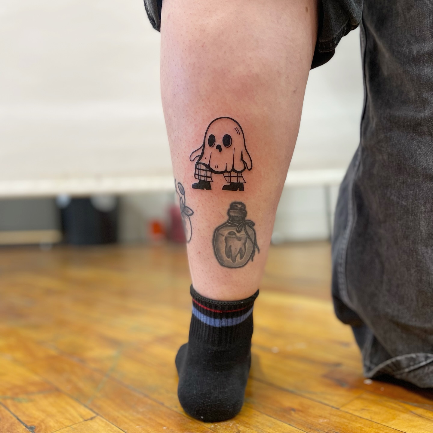 Tattoo by @cathbraungrenier — dotwork, minimalist