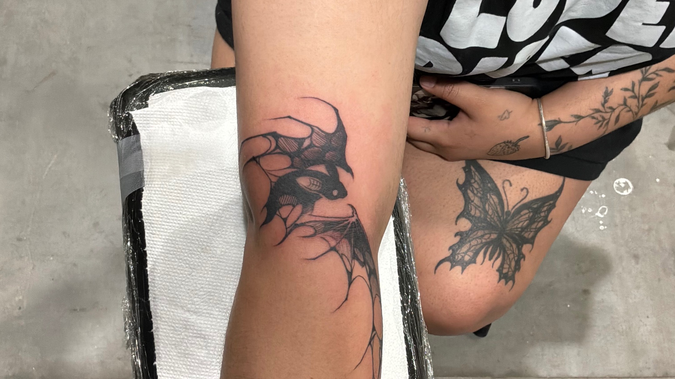 Tattoo by @gordochilitotattoos — black_and_grey