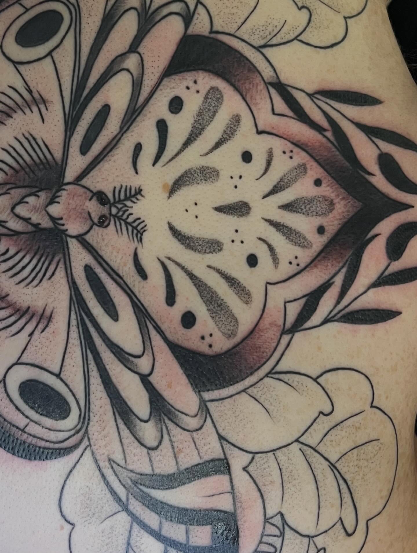 Tattoo by @elizabethzerena — dotwork, black_and_grey