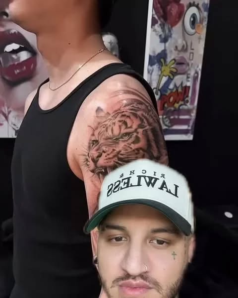 Tiger face realism tattoo on the upper arm by Magdalena Davis