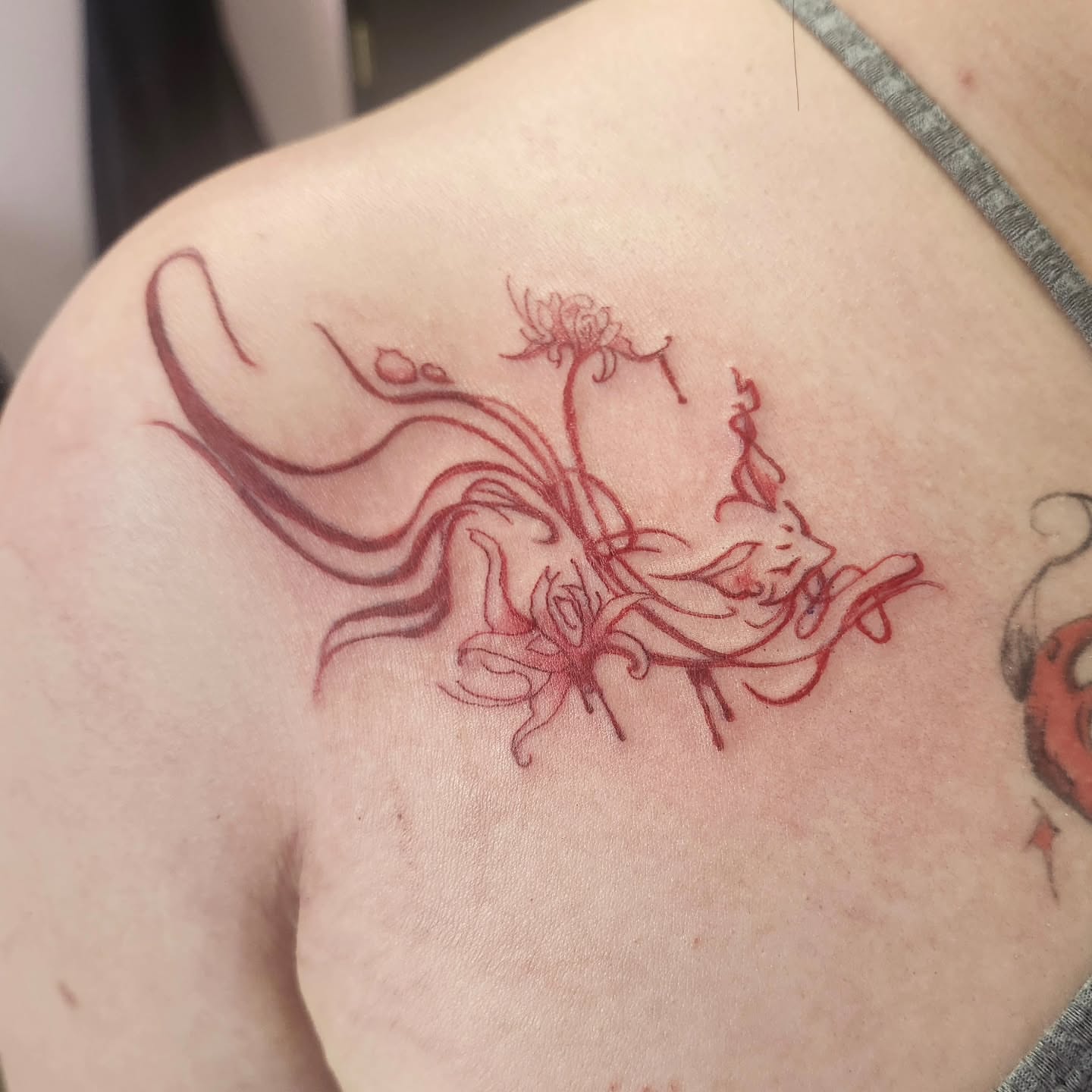 Floral design dotwork tattoo on the shoulder by Meredith 🎈 Tattoo the Bride ✝️