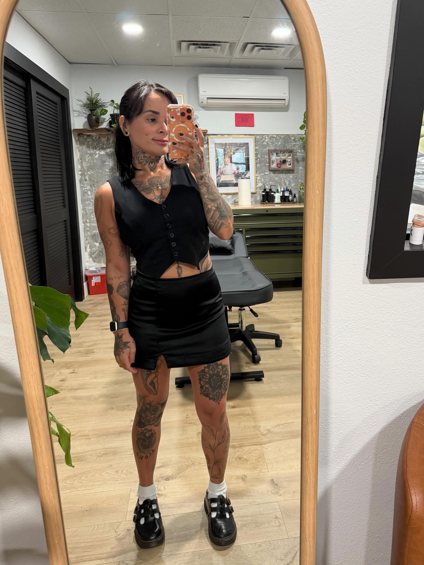 Floral pattern dotwork tattoo on the leg by Priscila - HAWAII TATTOO
