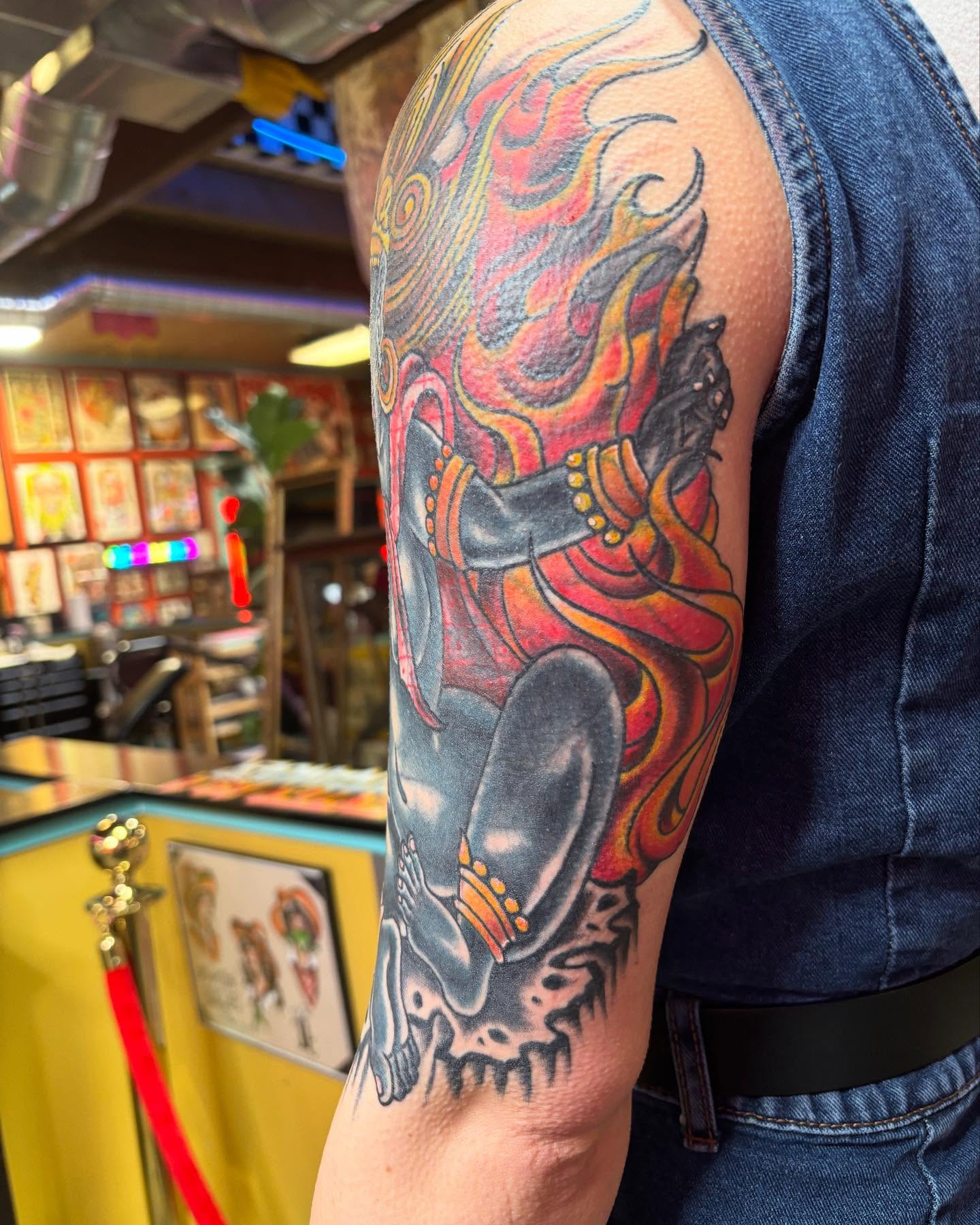 Tattoo by @gonzyiink_208 — new_school, dotwork