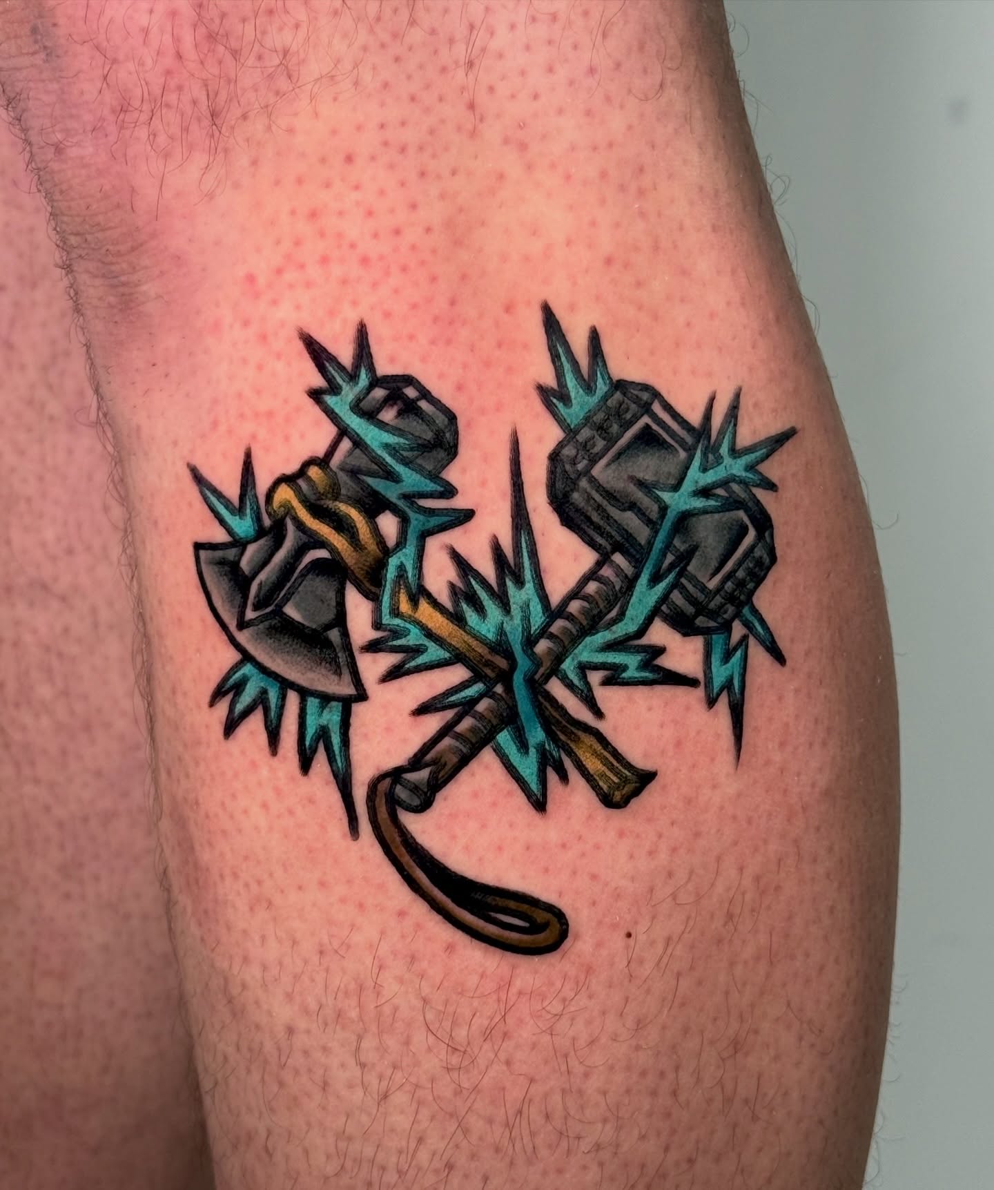 Crossed axes geometric tattoo on the thigh by Tattooer Sancho 🇰🇷🇨🇦