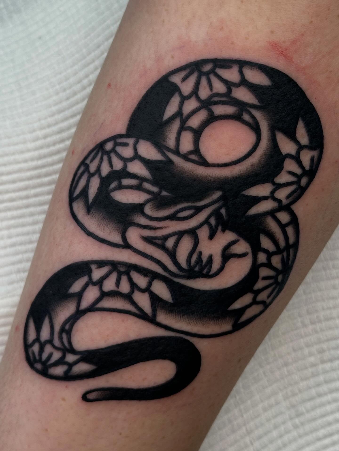 Snake black and grey tattoo on the forearm by 쿤타