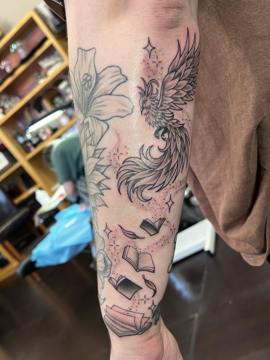 Phoenix and books black and grey tattoo on the forearm by ๐๐ฒ๐ต๐ ๐๐ช๐พ๐ป๐ฒ๐ต๐ช ๐ฃ๐ช๐ฝ๐ฝ๐ธ๐ธ๐ผ