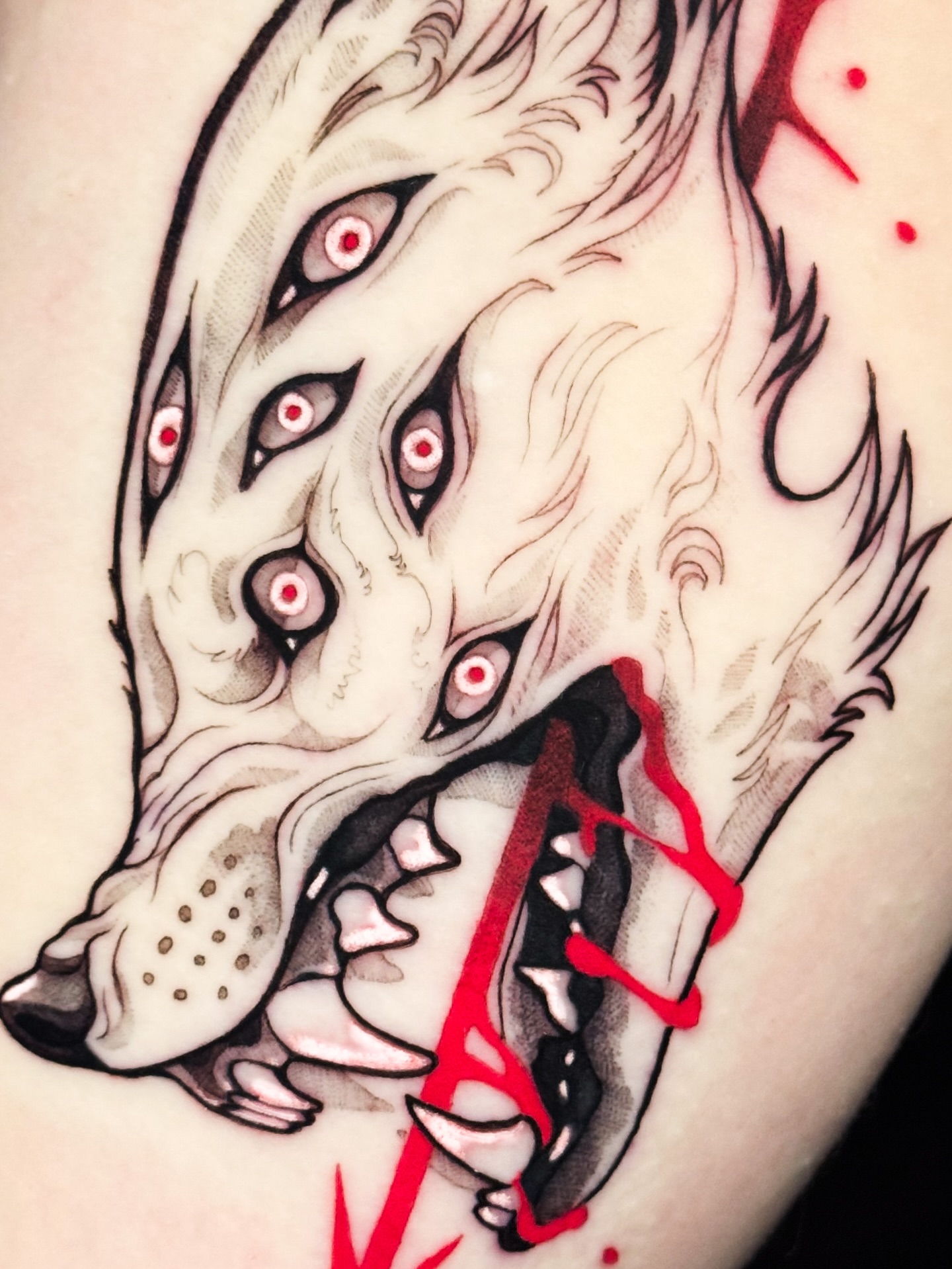 Wolf dotwork tattoo on the upper arm by Yasemin πΉπ·π¬π§ San Jose based tattoo artist