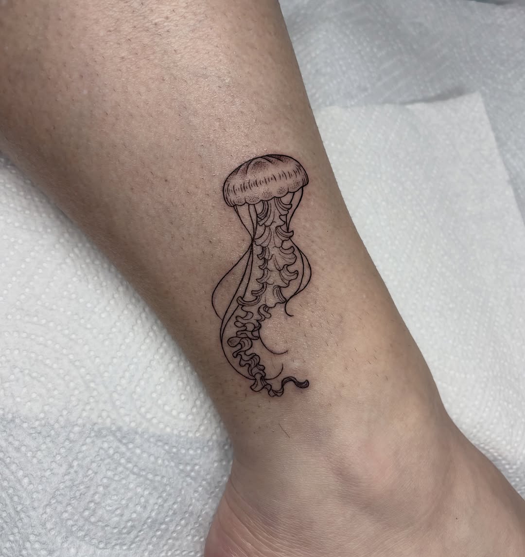 Jellyfish minimalist tattoo on the forearm by Fineline tattoos by Kinsey