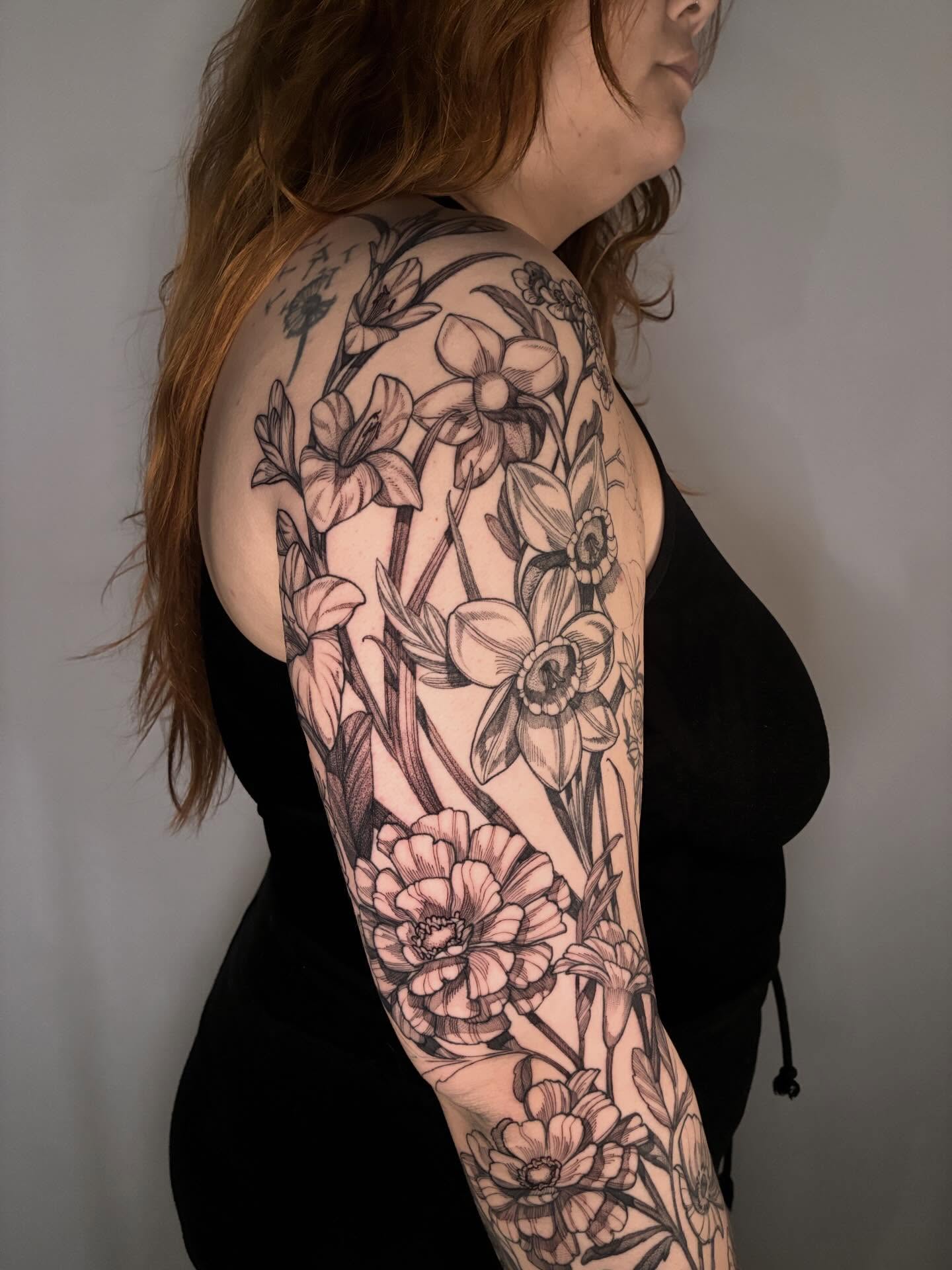 Tattoo by @caroljackytattoos — black_and_grey