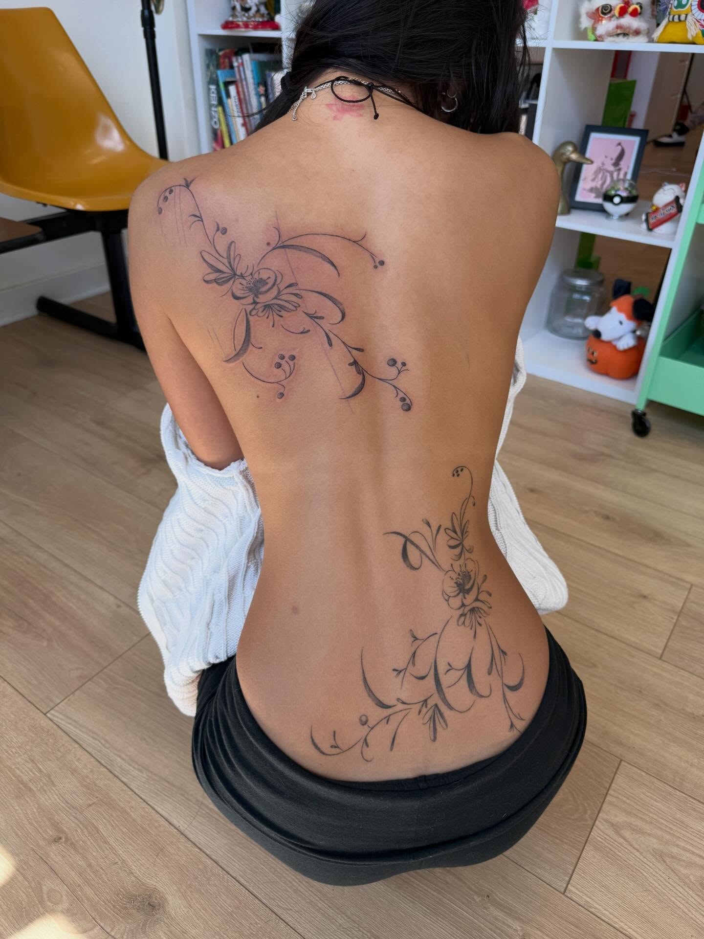 Floral design black and grey tattoo on the back by Rachel ˚⊱🪷⊰˚ 芷若, Des Moines, Iowa