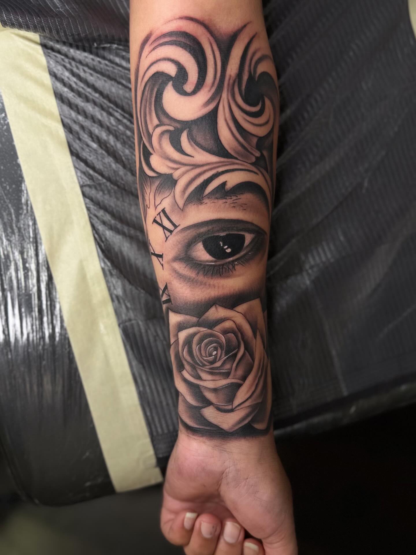 Tattoo by @el_enano_tatto — black_and_grey, realism