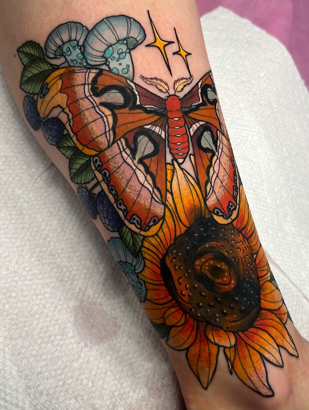 Tattoo by @shannonkeeleyy — american_traditional, dotwork