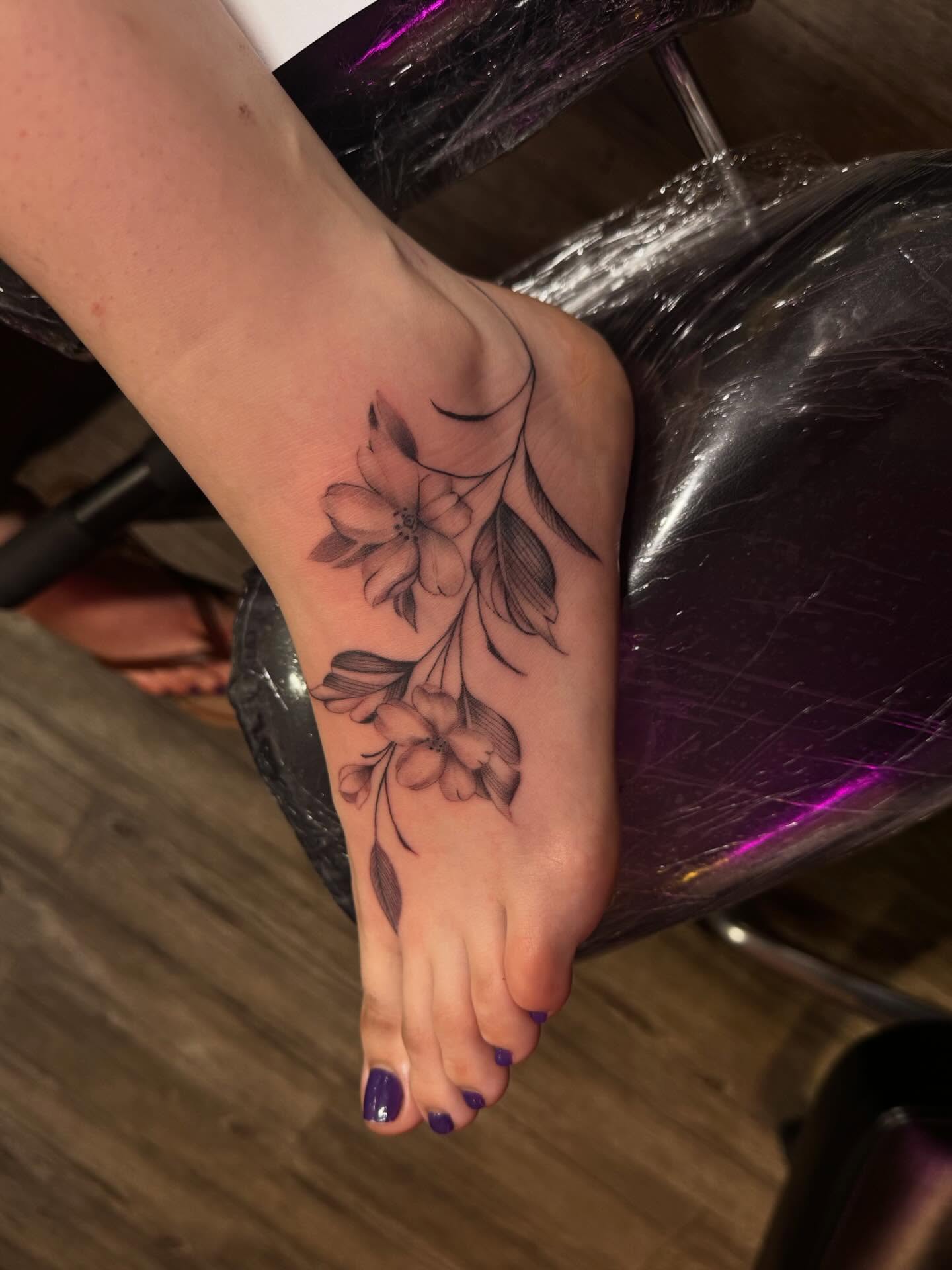 Tattoo by @serios_tat2s — black_and_grey