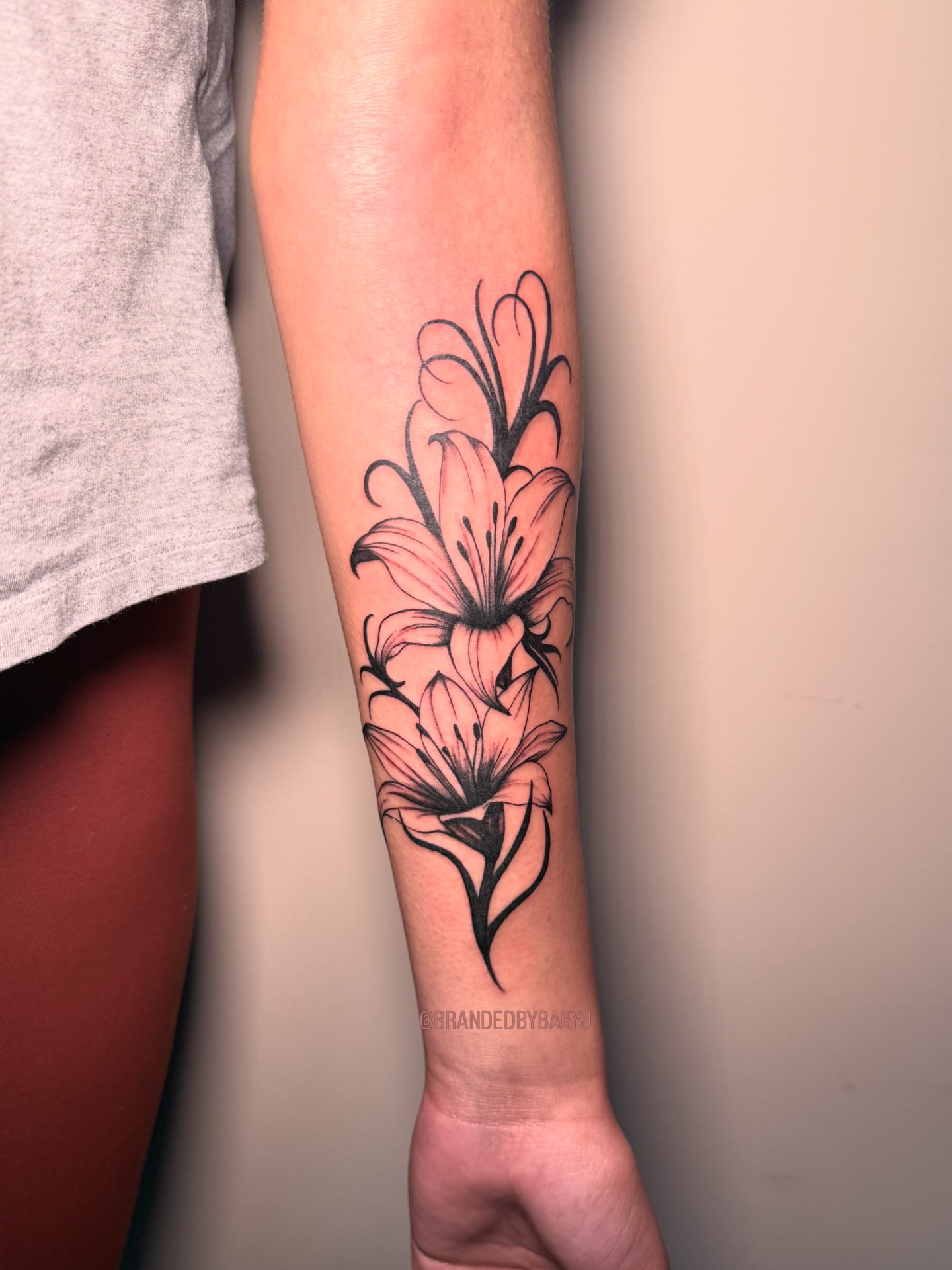 Lilies black and grey tattoo on the forearm by 𝔹𝔸𝔹𝕐 𝕁 ♡, Cincinnati, Ohio