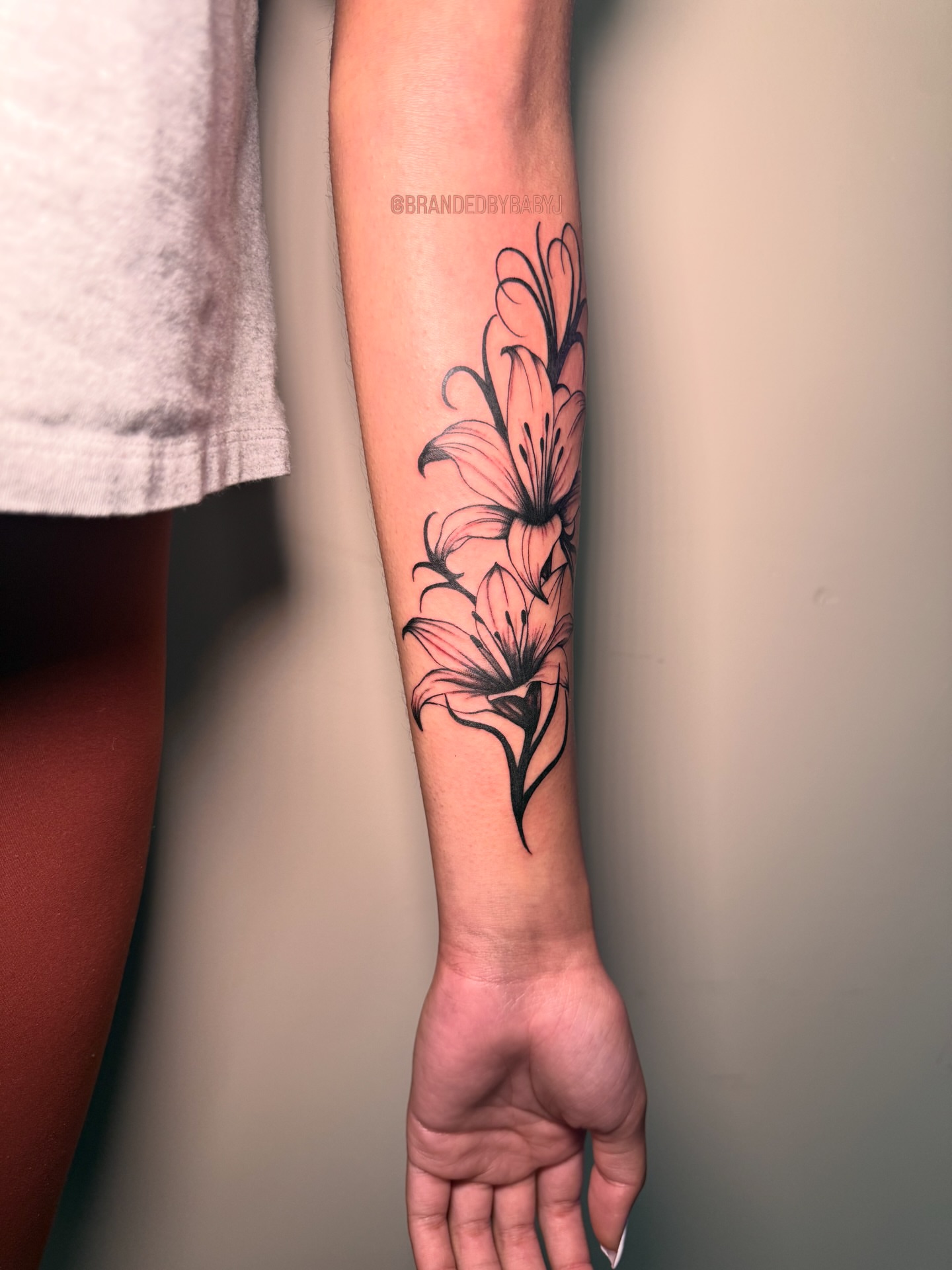 Lilies black and grey tattoo on the forearm by 𝔹𝔸𝔹𝕐 𝕁 ♡, Cincinnati, Ohio