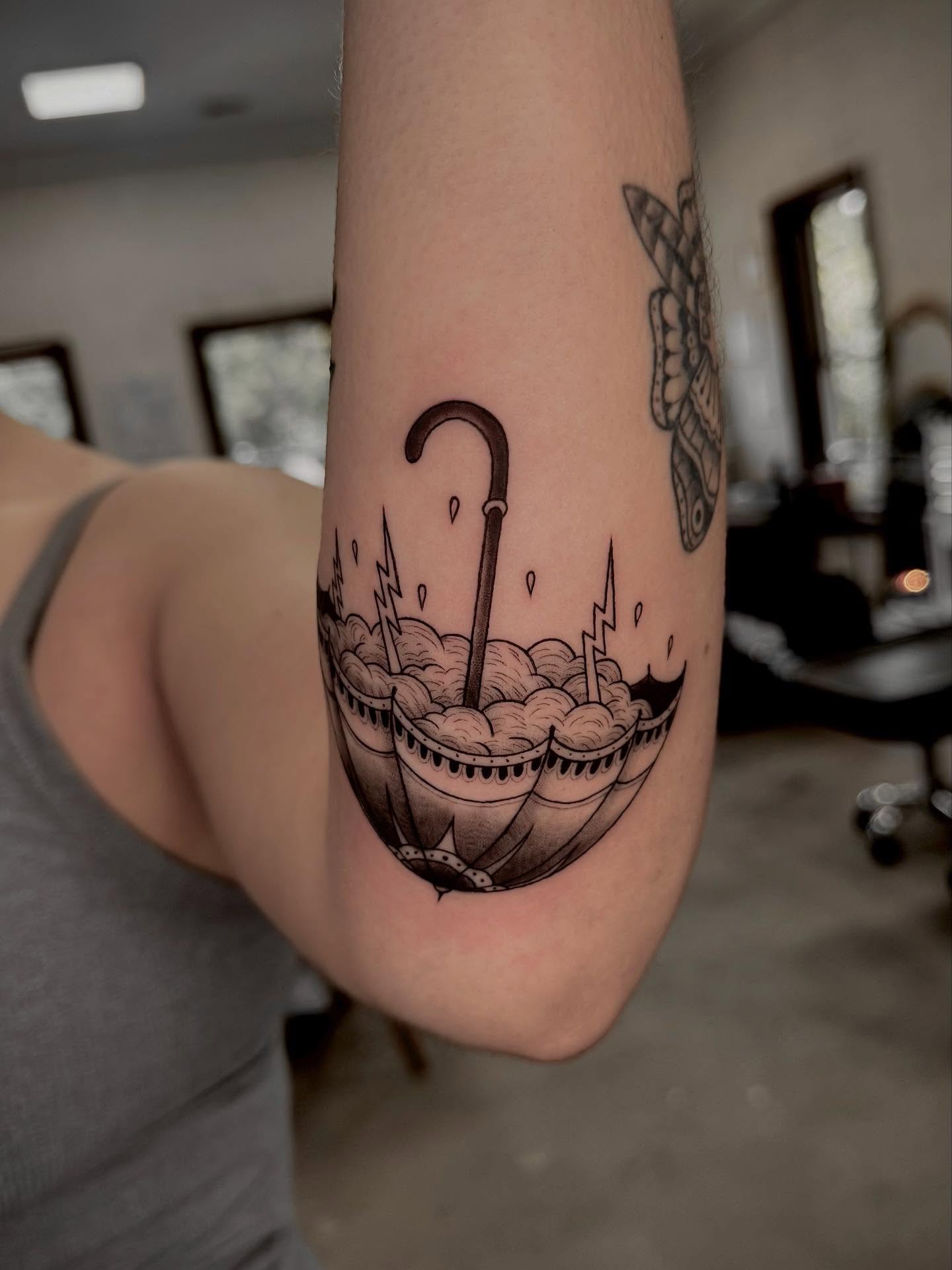Tattoo by @tattoowithli — black_and_grey