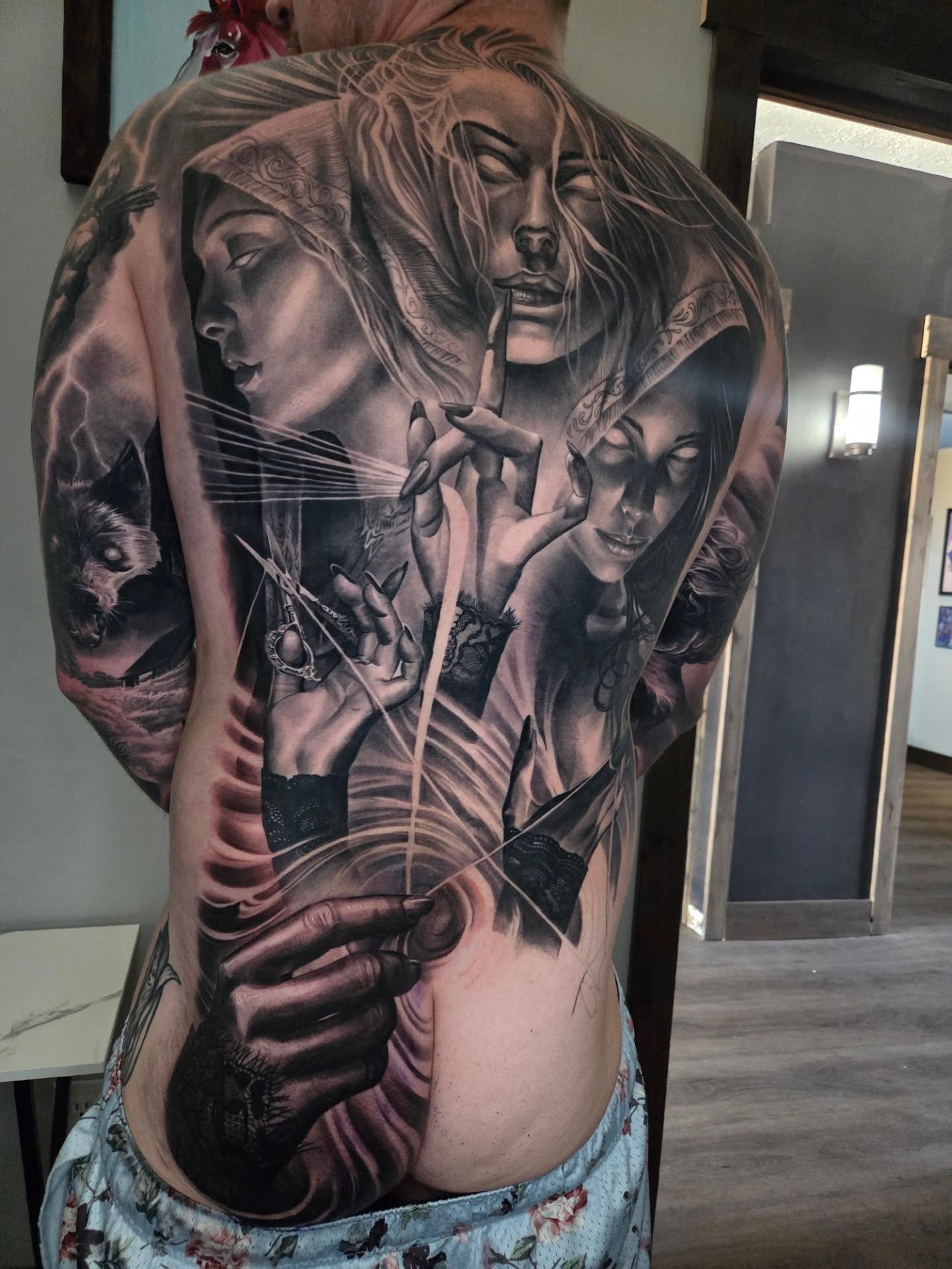 Three women realism tattoo on the back by Preston