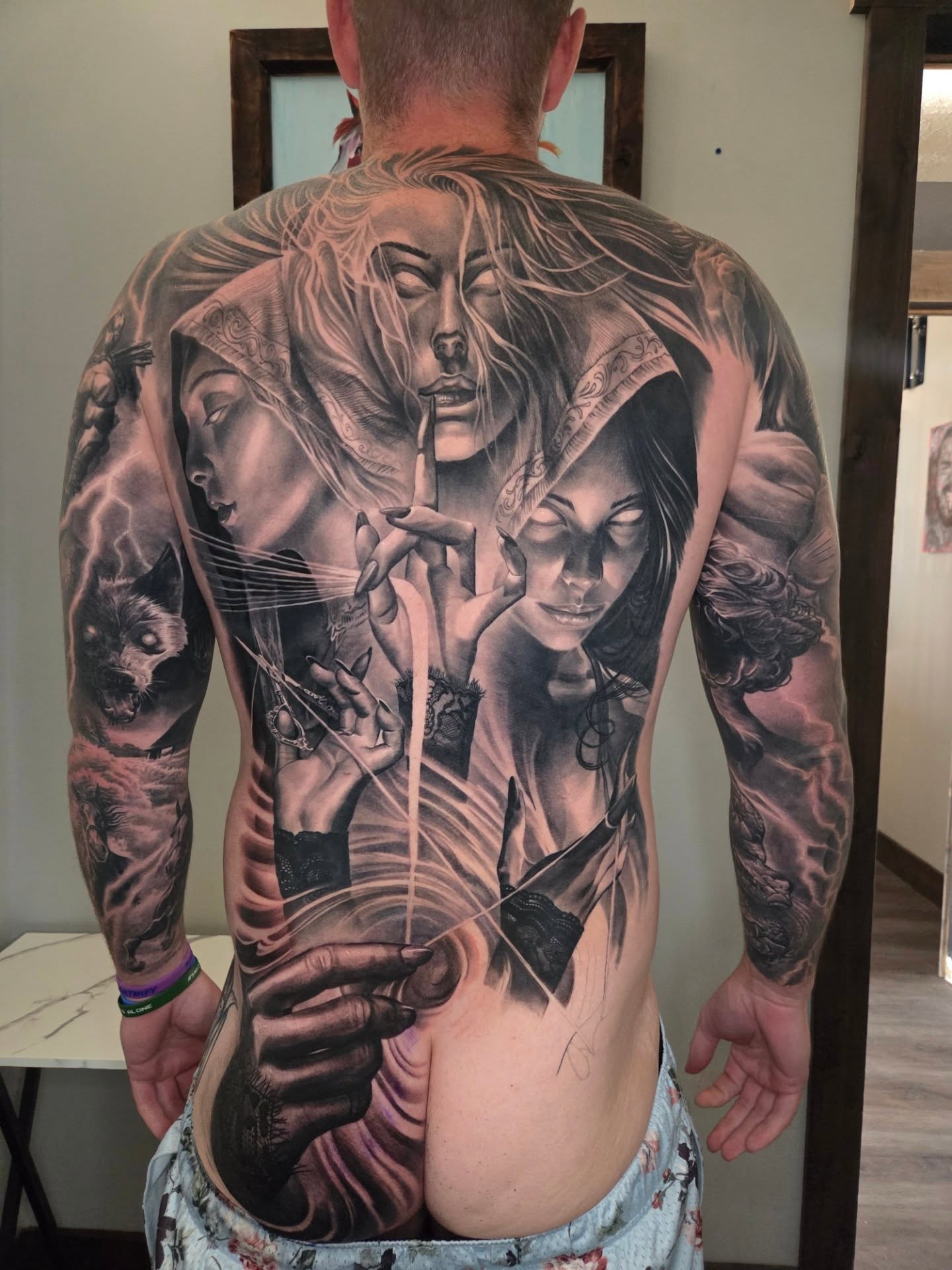Three women realism tattoo on the back by Preston