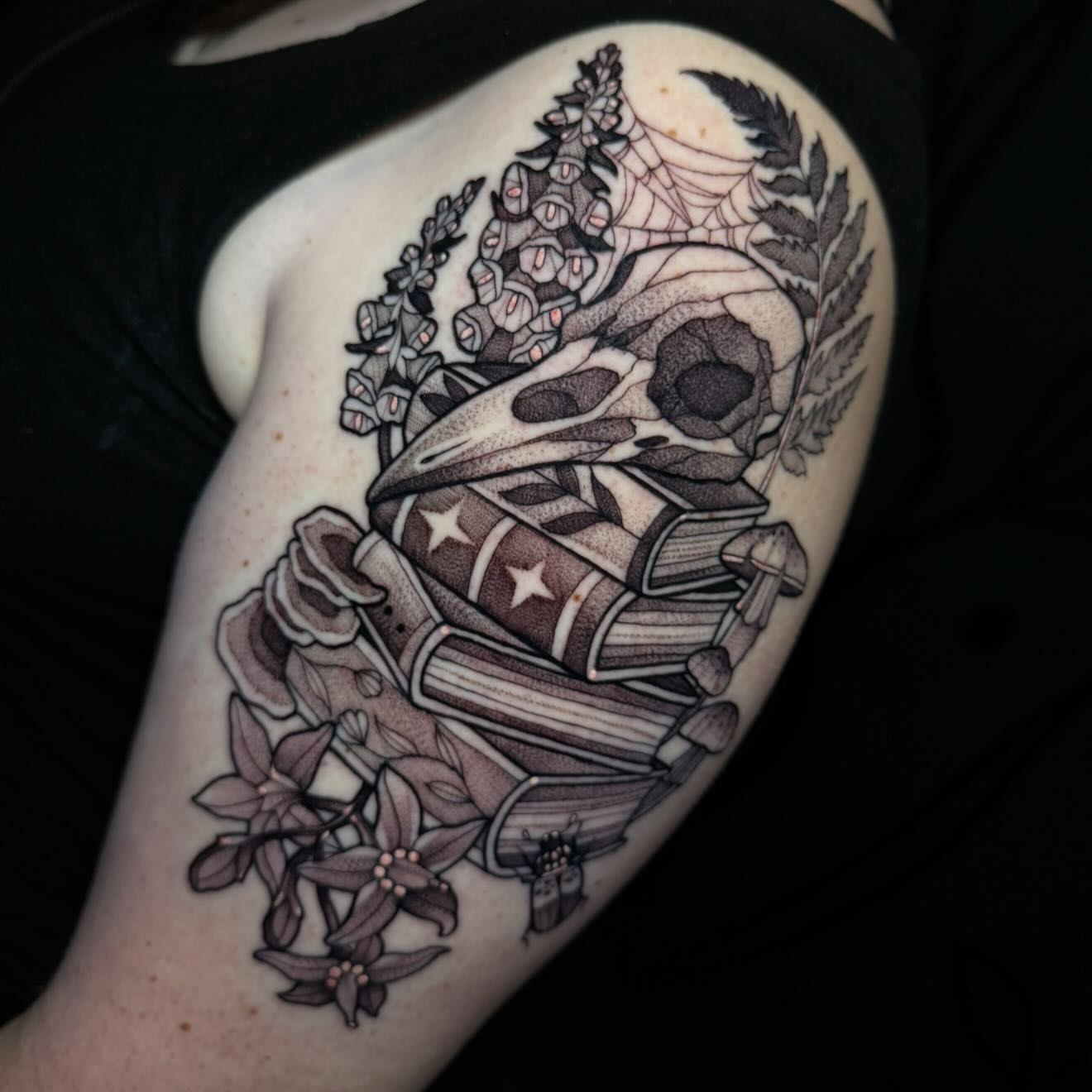 Tattoo by @aislynleigh — black_and_grey