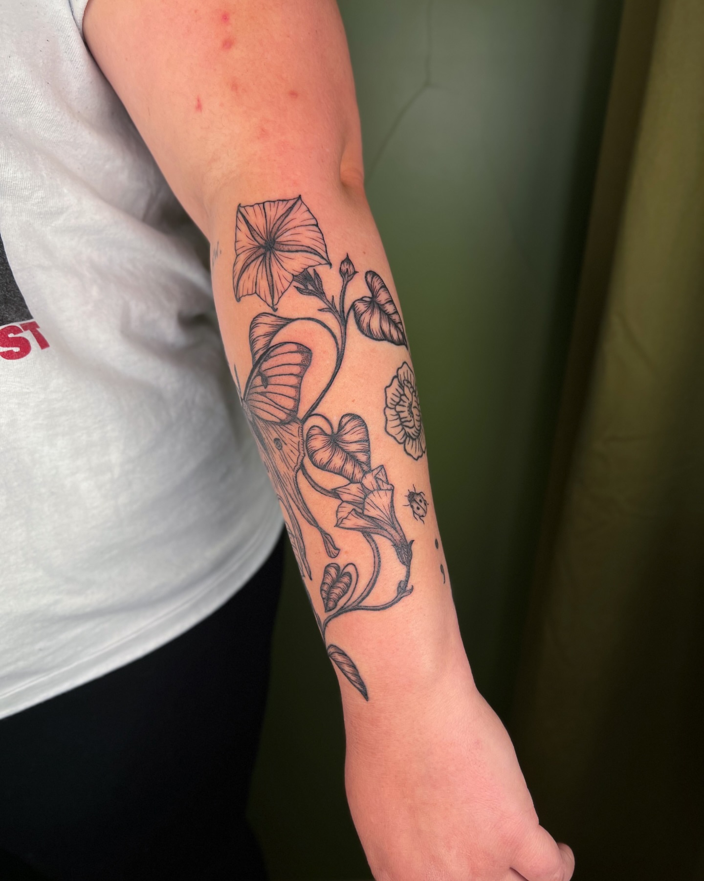 Floral arrangement black and grey tattoo on the forearm by ๐ฅ ๐๐ฅ๐๐ฑ๐ข๐ฌ ๐ฅ