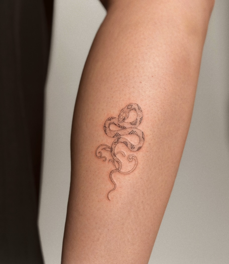 Tattoo by @yuli_tattoos β fine_line