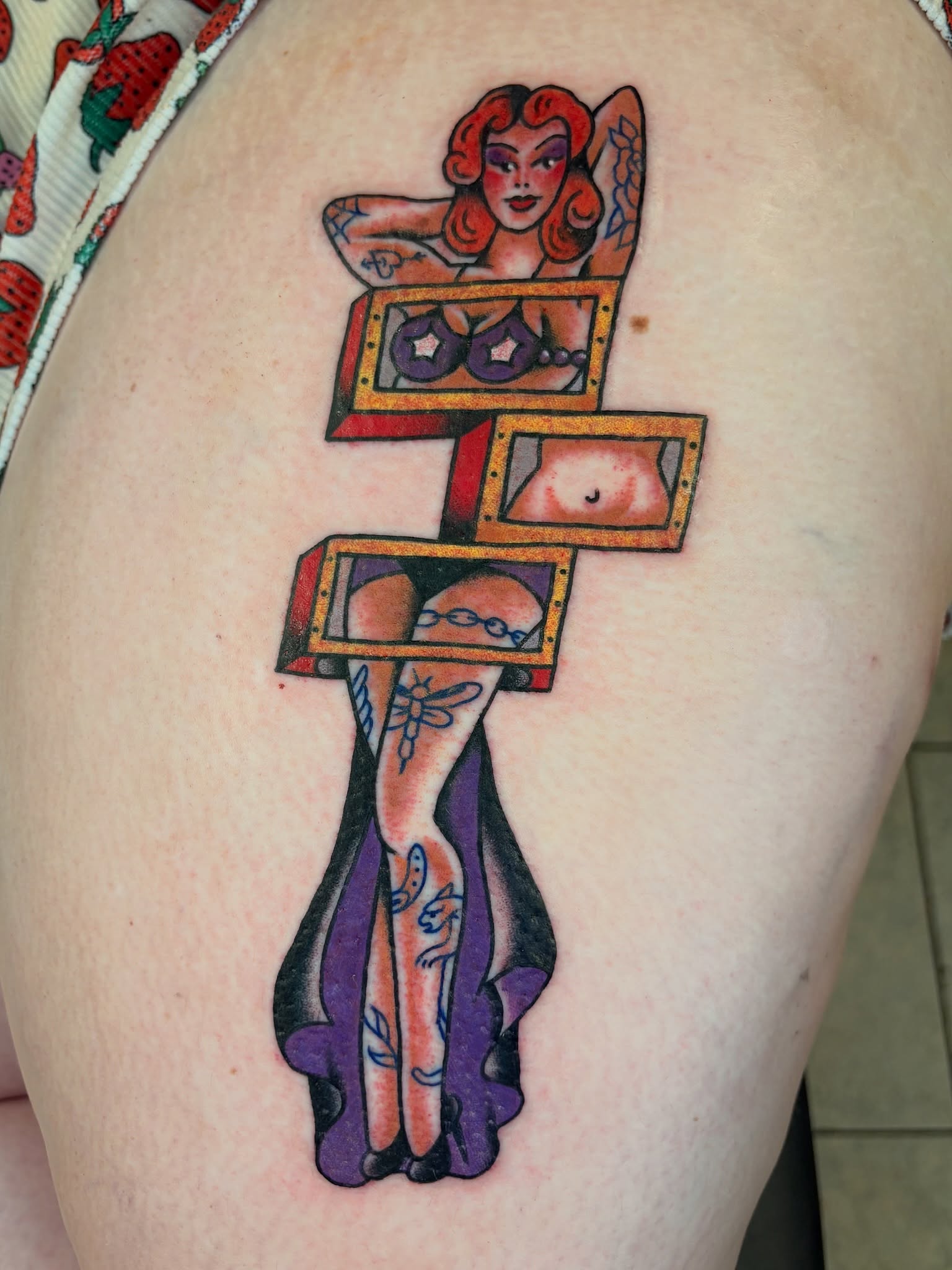 Pin-up girl American traditional tattoo on the thigh by ๐ต๐๐๐๐ ๐ฎ๐๐๐๐๐๐, New Orleans, Louisiana